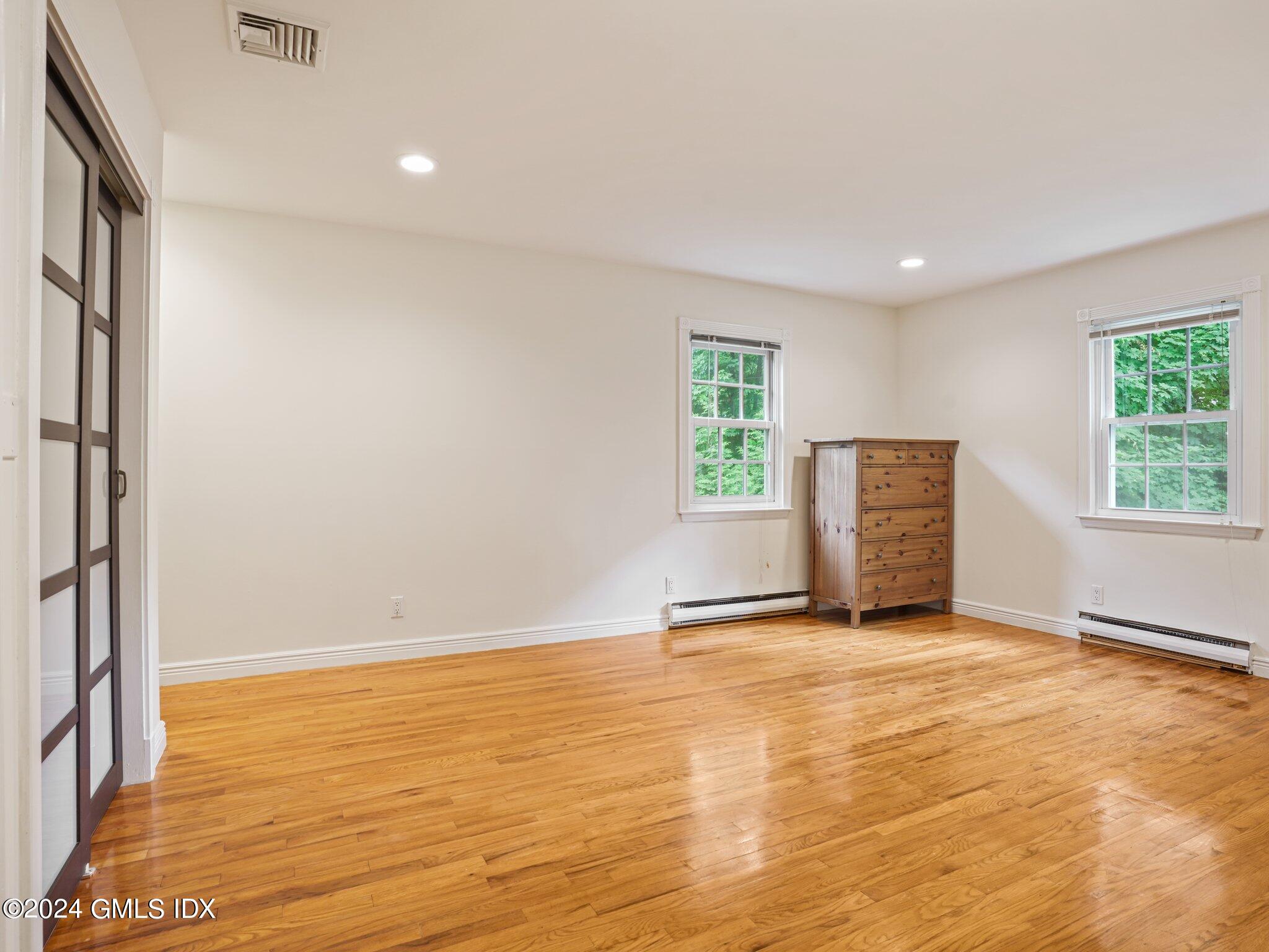 Riverside, Connecticut 06878, United States, 5 Bedrooms Bedrooms, ,3 BathroomsBathrooms,Residential,Active,155244