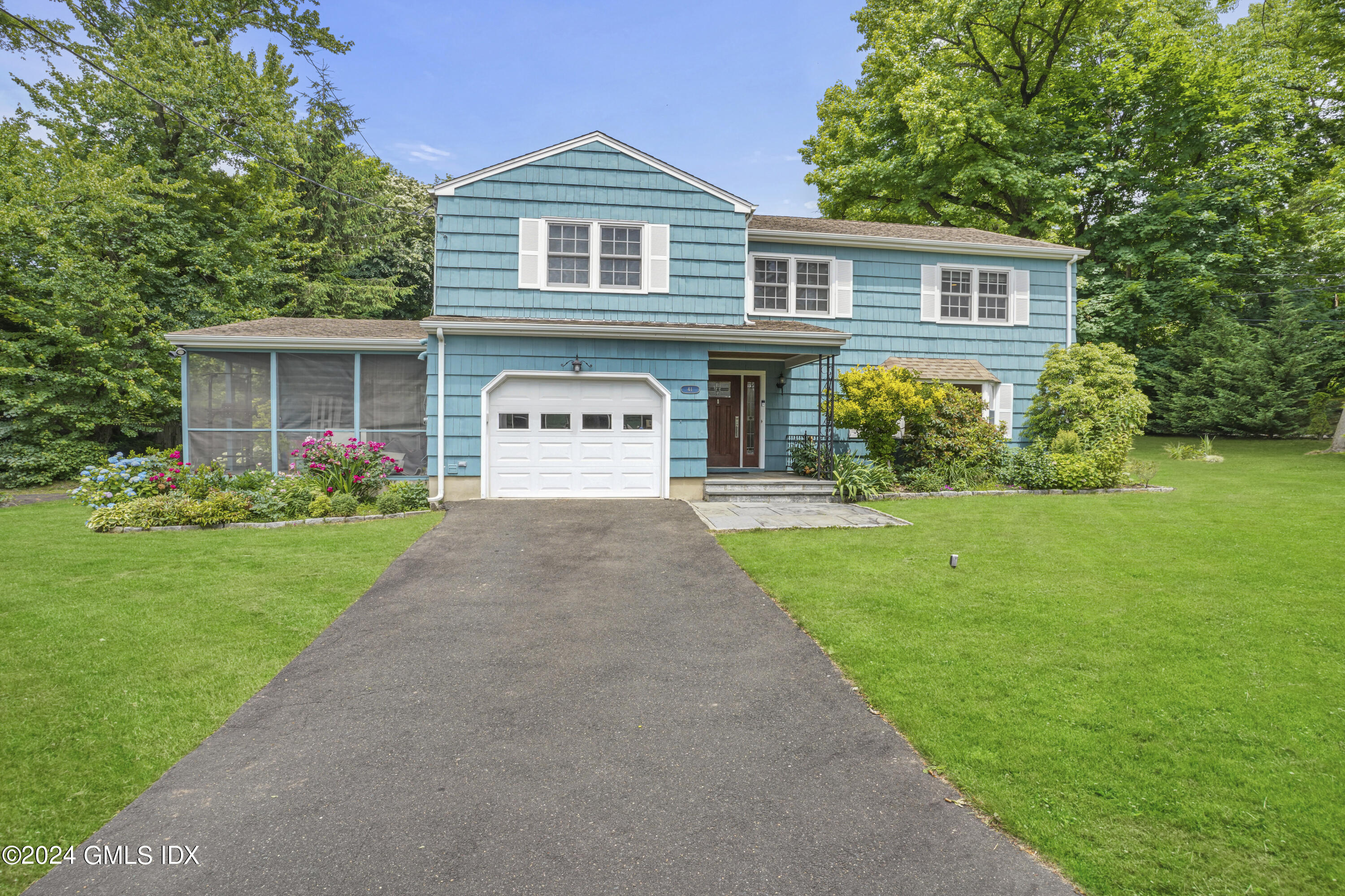 Riverside, Connecticut 06878, United States, 5 Bedrooms Bedrooms, ,3 BathroomsBathrooms,Residential,Active,155244