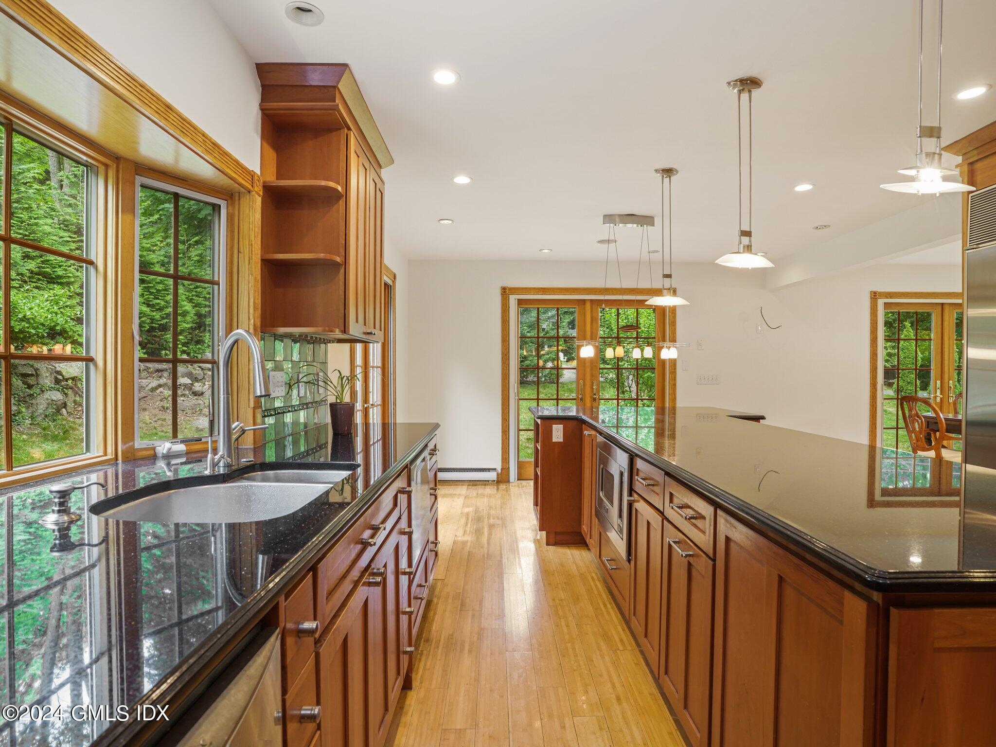 Riverside, Connecticut 06878, United States, 5 Bedrooms Bedrooms, ,3 BathroomsBathrooms,Residential,Active,155244