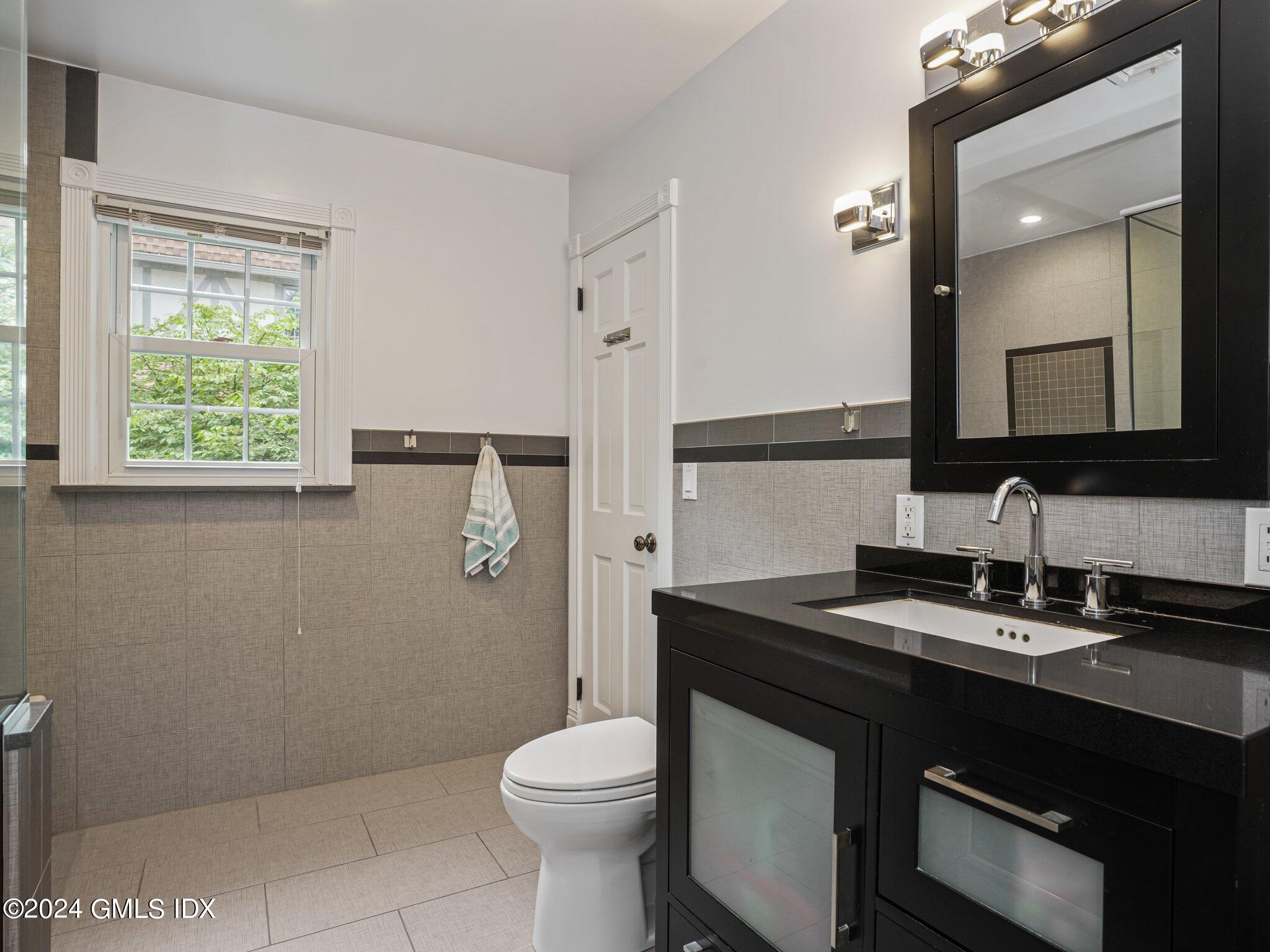 Riverside, Connecticut 06878, United States, 5 Bedrooms Bedrooms, ,3 BathroomsBathrooms,Residential,Active,155244