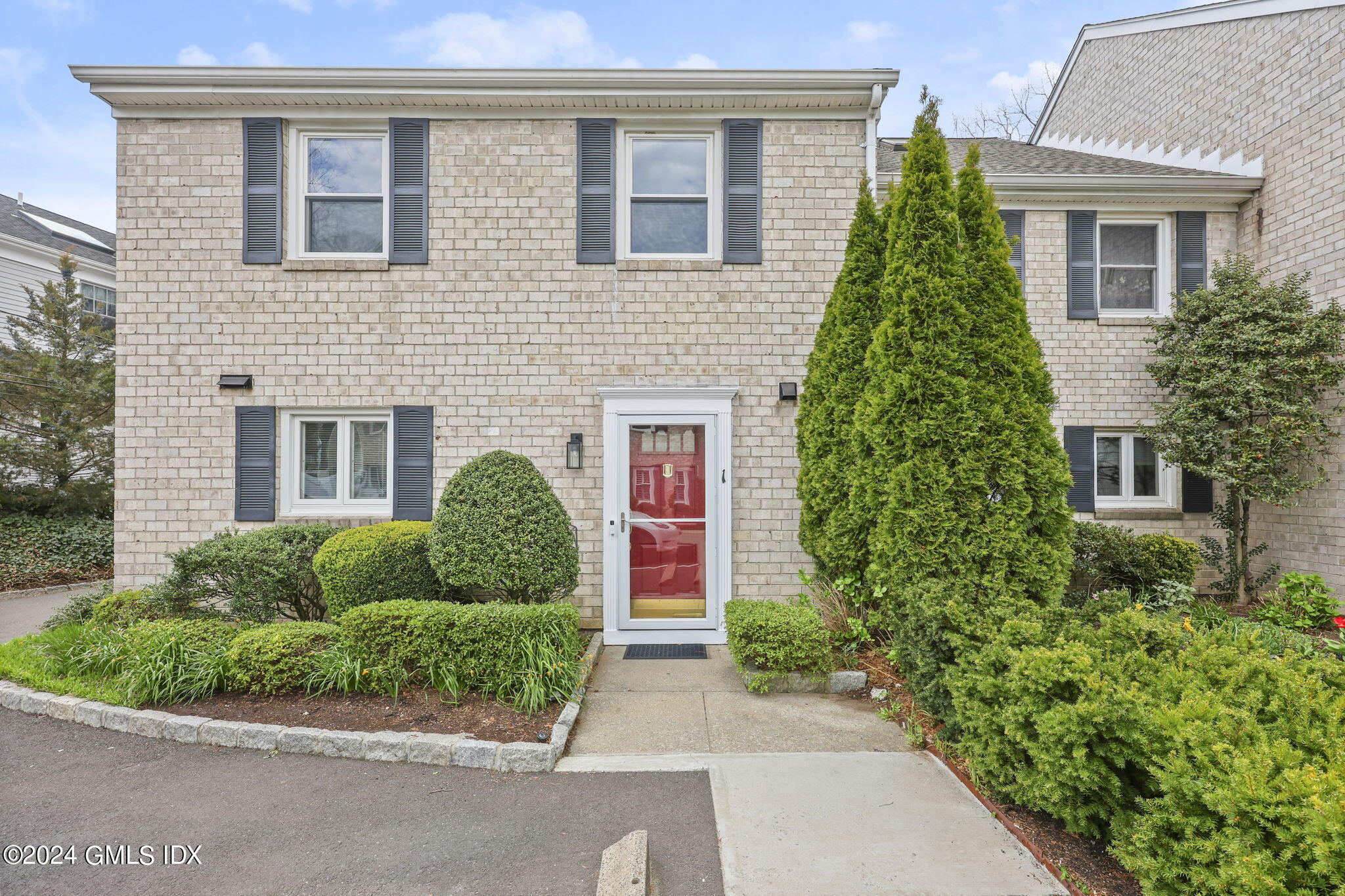 Photo 1 of 25 Indian Harbor Drive, Greenwich, Connecticut, $895,000, Web #: 120297