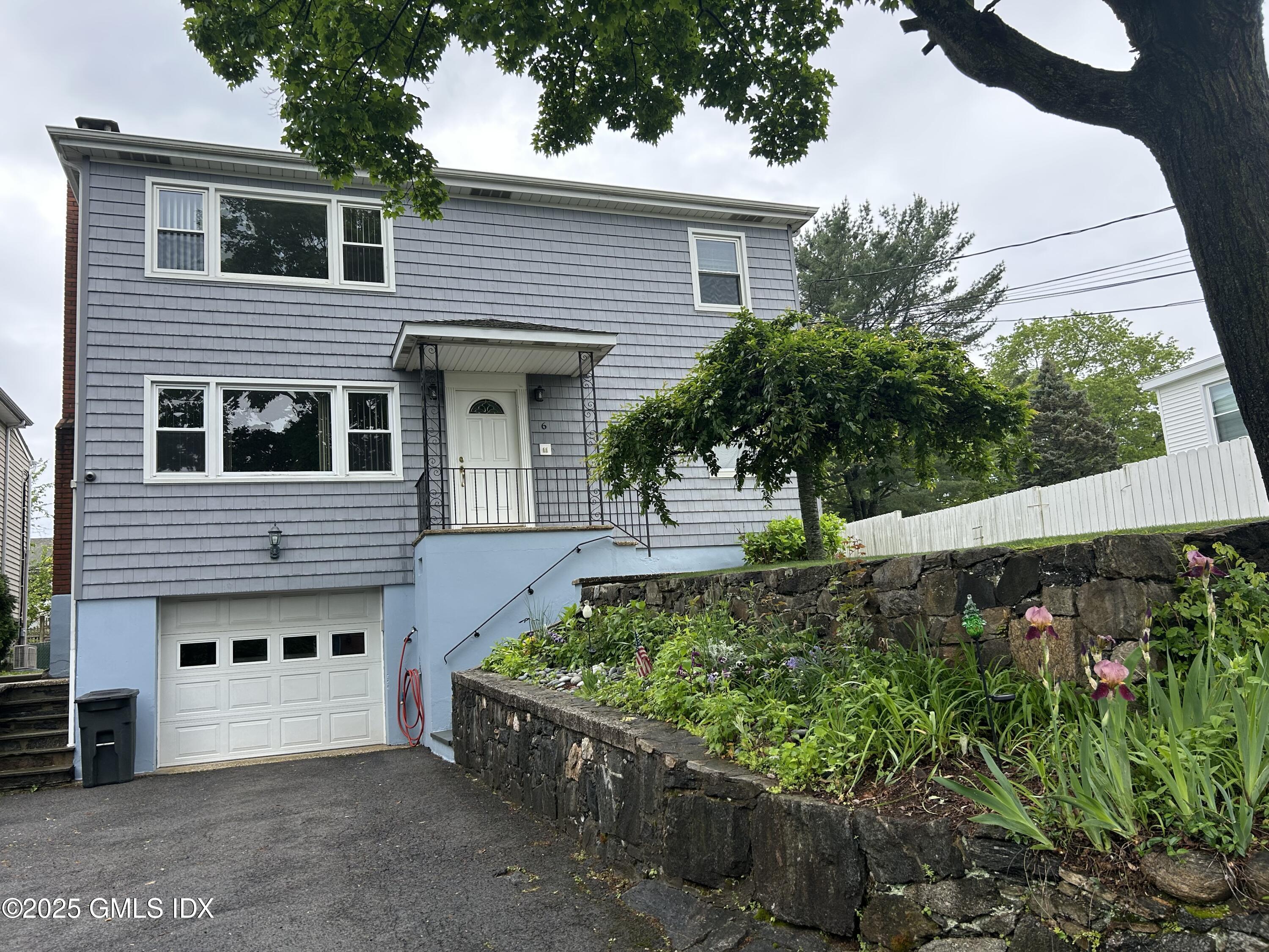 Rental Property at 6 Ridge Place, Greenwich, Connecticut - Bedrooms: 3 
Bathrooms: 1  - $3,600 MO.