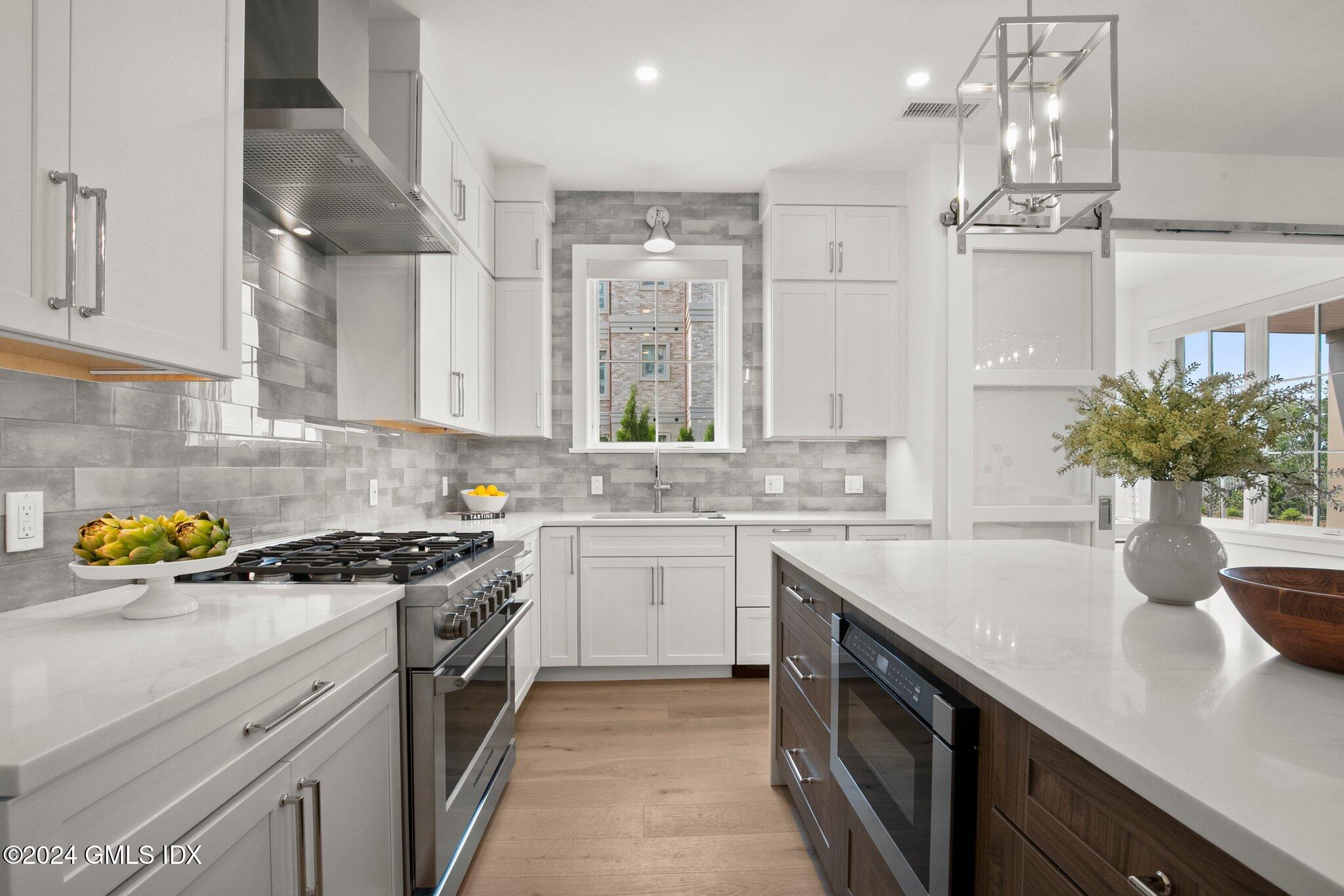 Greenwich, Connecticut 06830, United States, 2 Bedrooms Bedrooms, ,2 BathroomsBathrooms,Residential,Active,85215