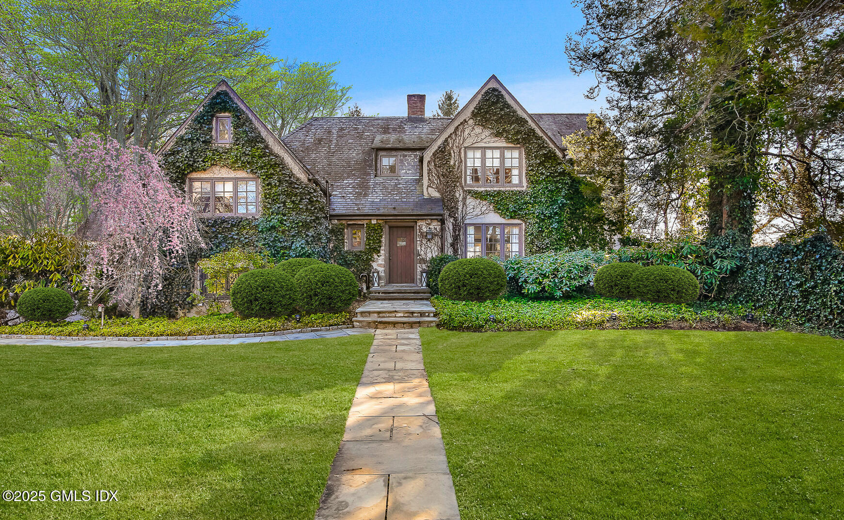 Property for Sale at 5 Spring Street, Riverside, Connecticut - Bedrooms: 6 
Bathrooms: 6.5  - $5,250,000