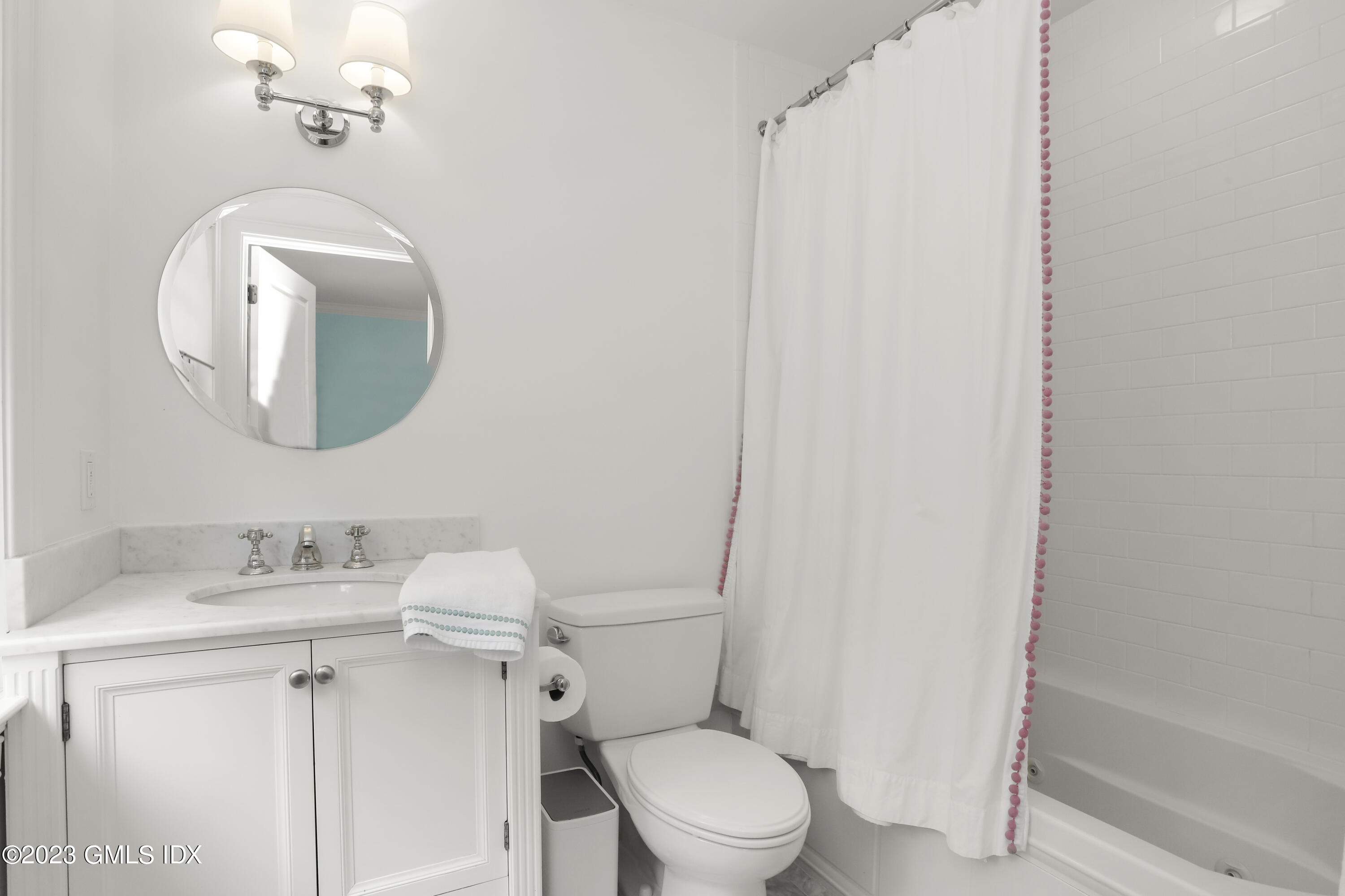 Greenwich, Connecticut 06830, United States, 5 Bedrooms Bedrooms, ,6 BathroomsBathrooms,Residential,Active,90998