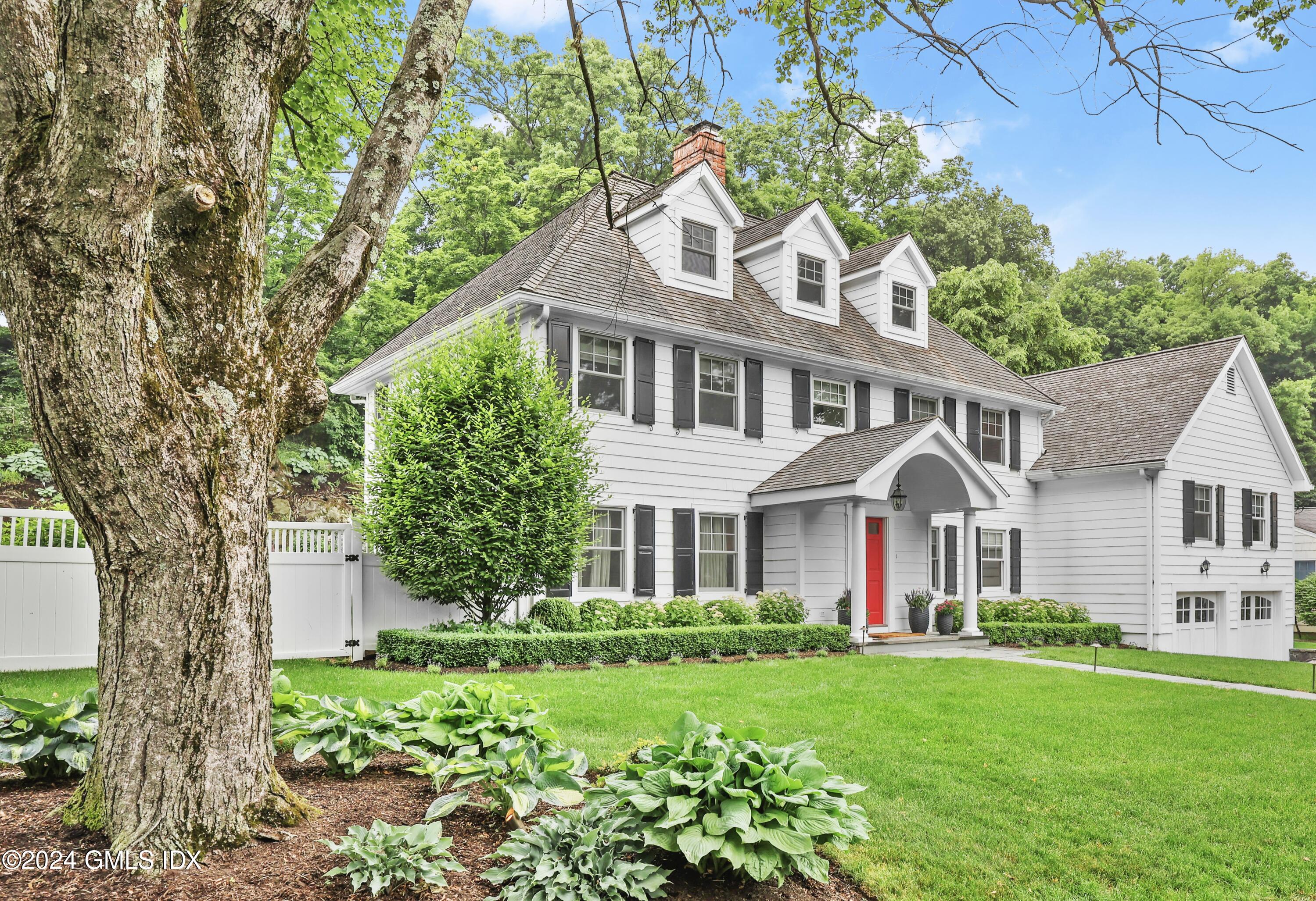 Greenwich, Connecticut 06830, United States, 5 Bedrooms Bedrooms, ,6 BathroomsBathrooms,Residential,Active,90998