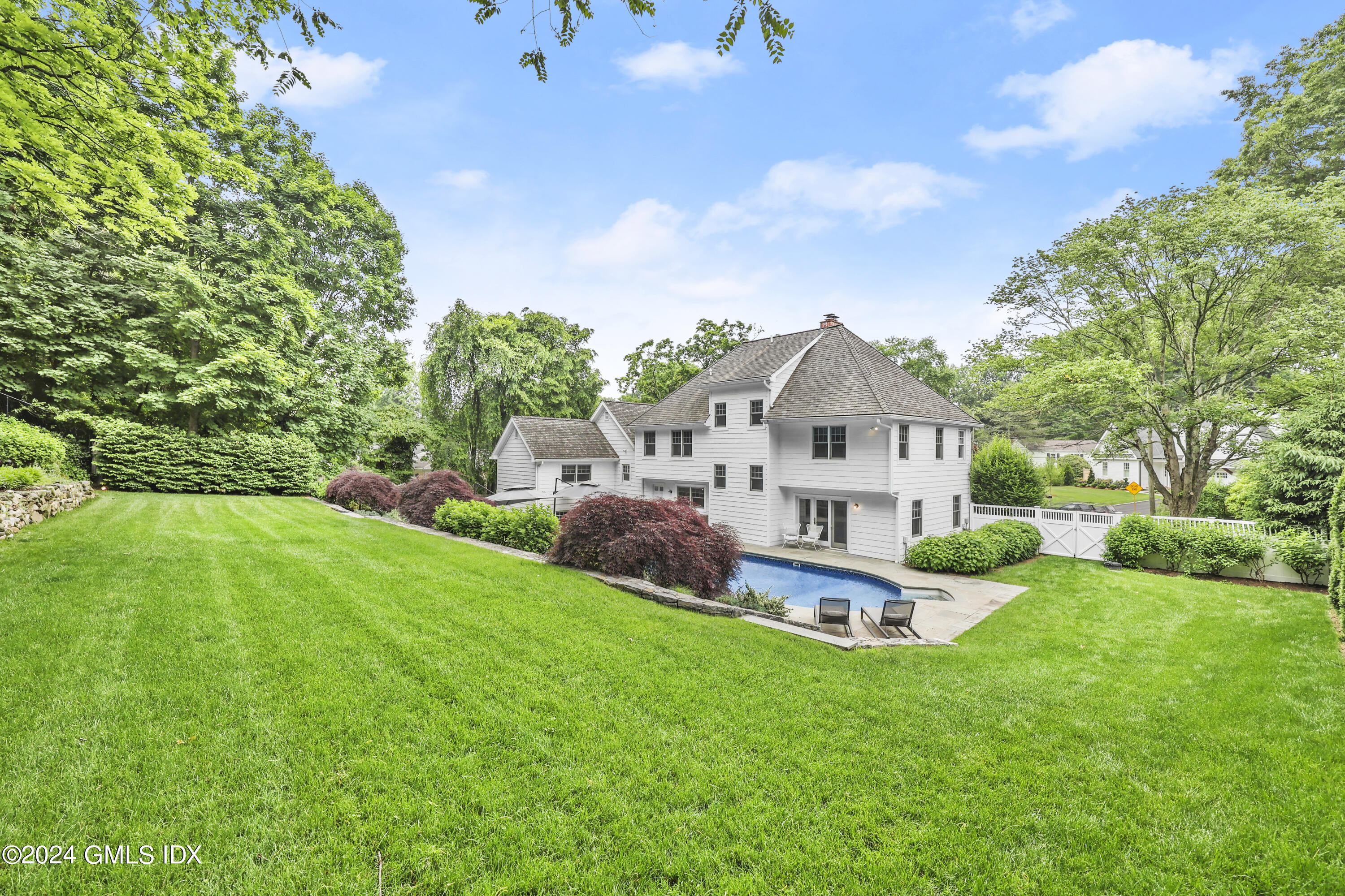 Greenwich, Connecticut 06830, United States, 5 Bedrooms Bedrooms, ,6 BathroomsBathrooms,Residential,Active,90998