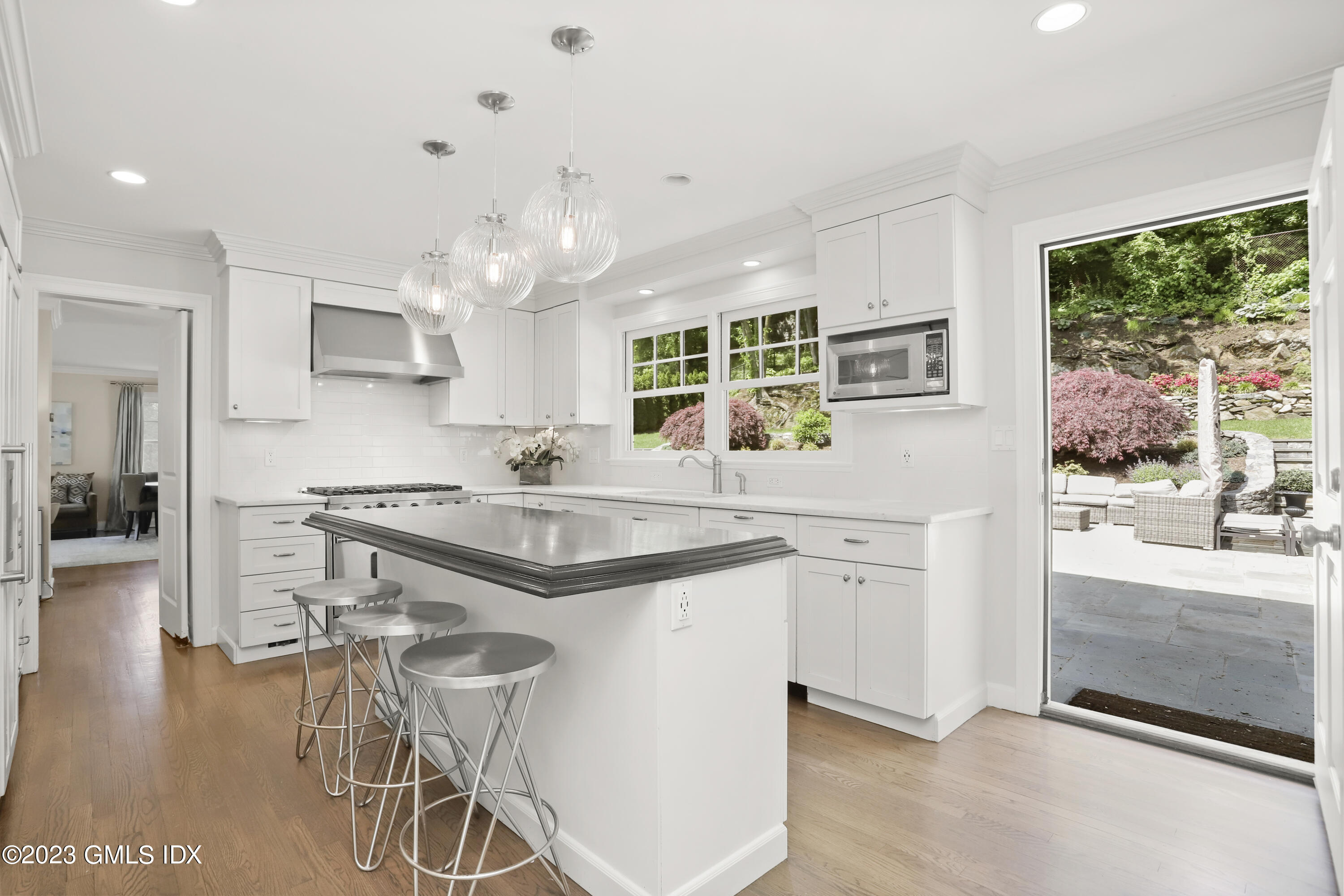 Greenwich, Connecticut 06830, United States, 5 Bedrooms Bedrooms, ,6 BathroomsBathrooms,Residential,Active,90998