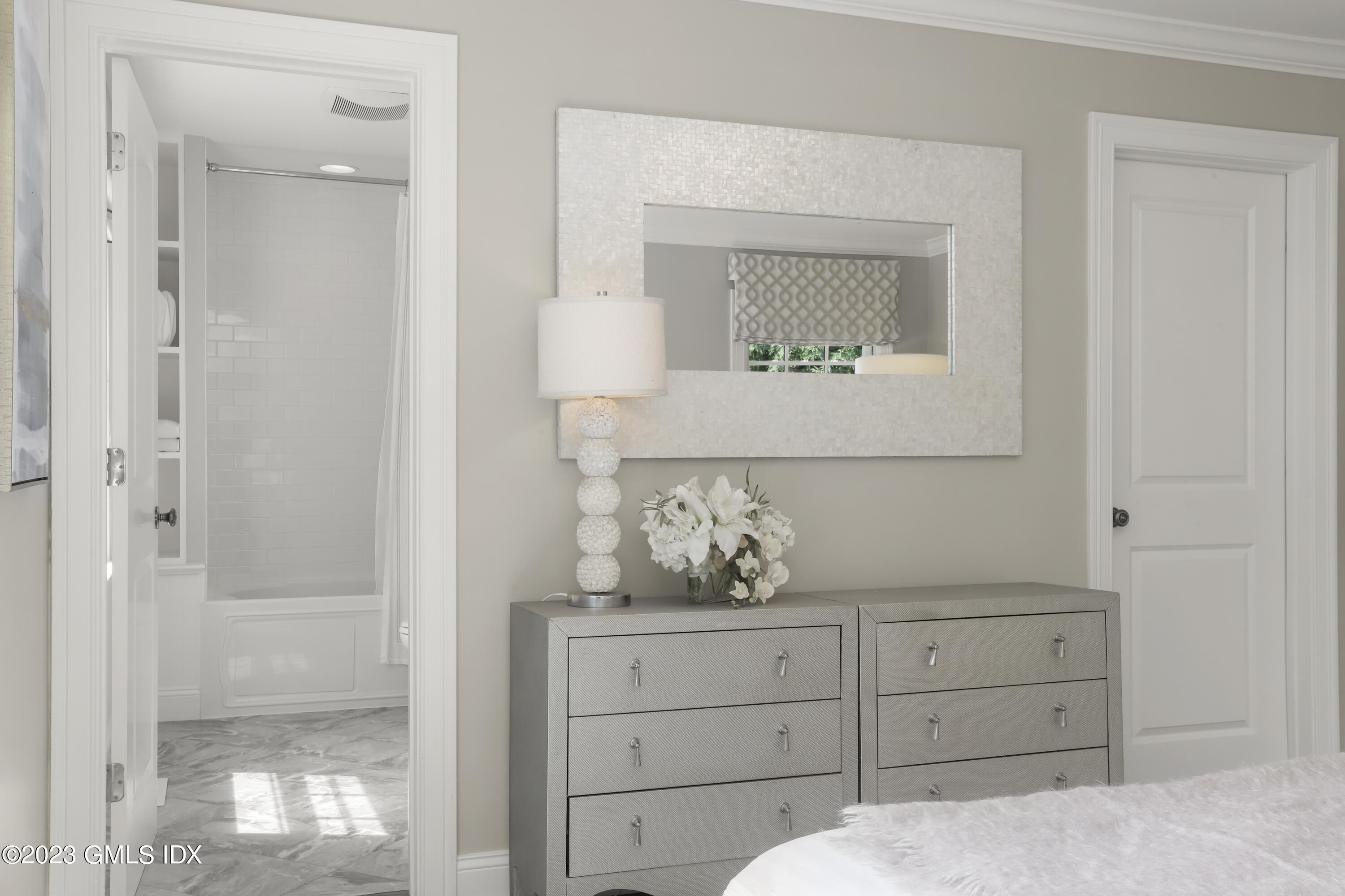 Greenwich, Connecticut 06830, United States, 5 Bedrooms Bedrooms, ,6 BathroomsBathrooms,Residential,Active,90998