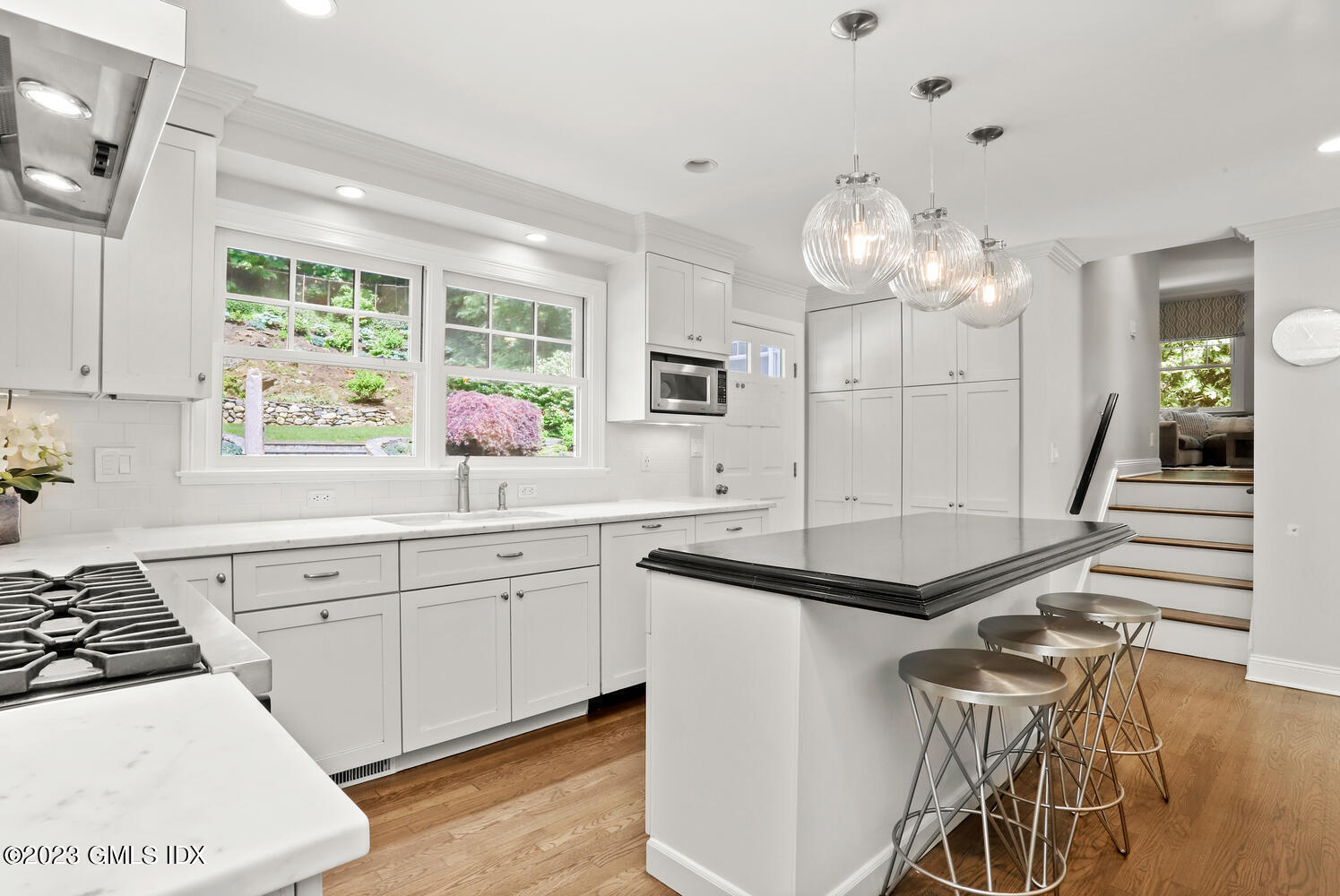 Greenwich, Connecticut 06830, United States, 5 Bedrooms Bedrooms, ,6 BathroomsBathrooms,Residential,Active,90998