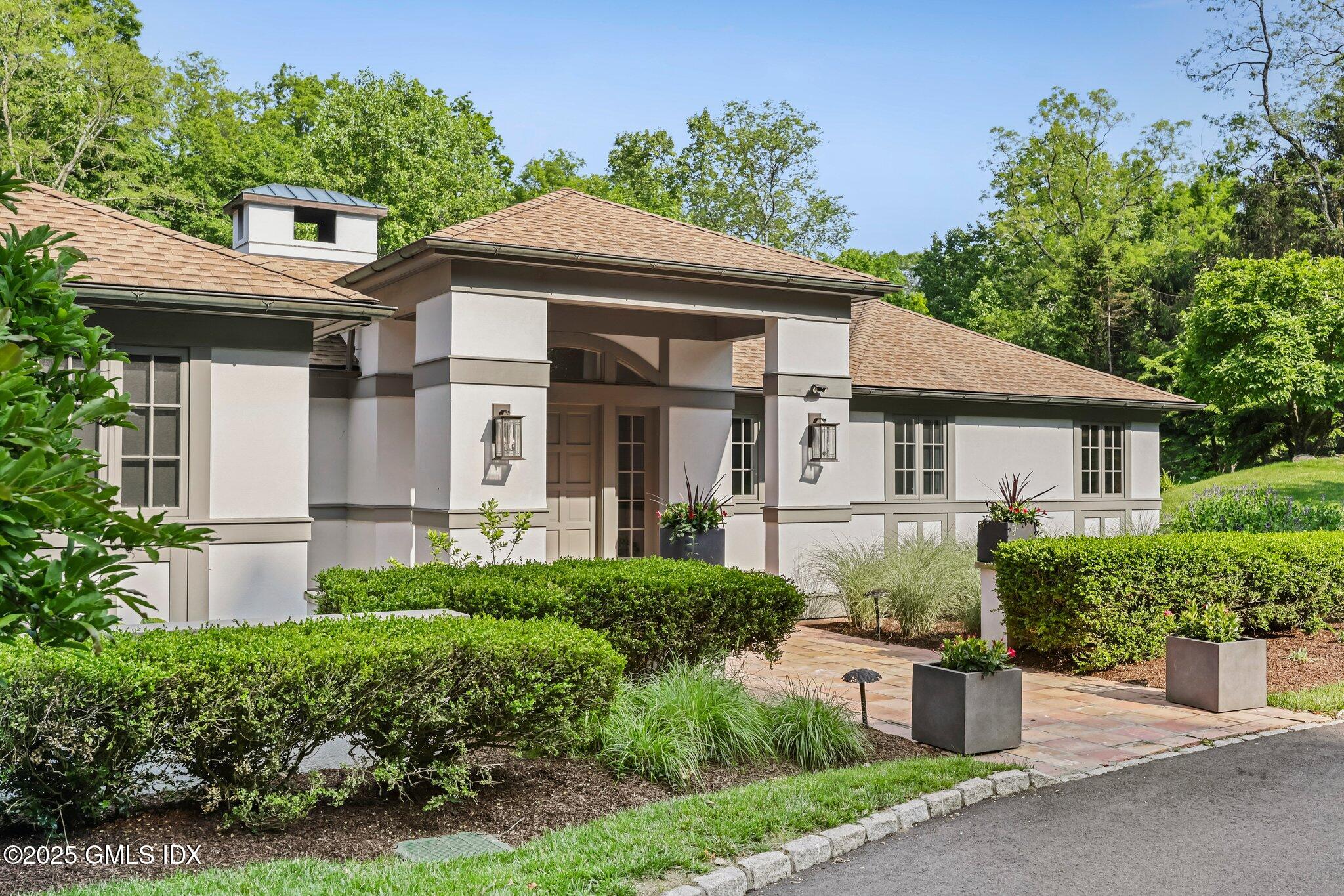 522 North Street, Greenwich, Connecticut - 5 Bedrooms  
7 Bathrooms - 