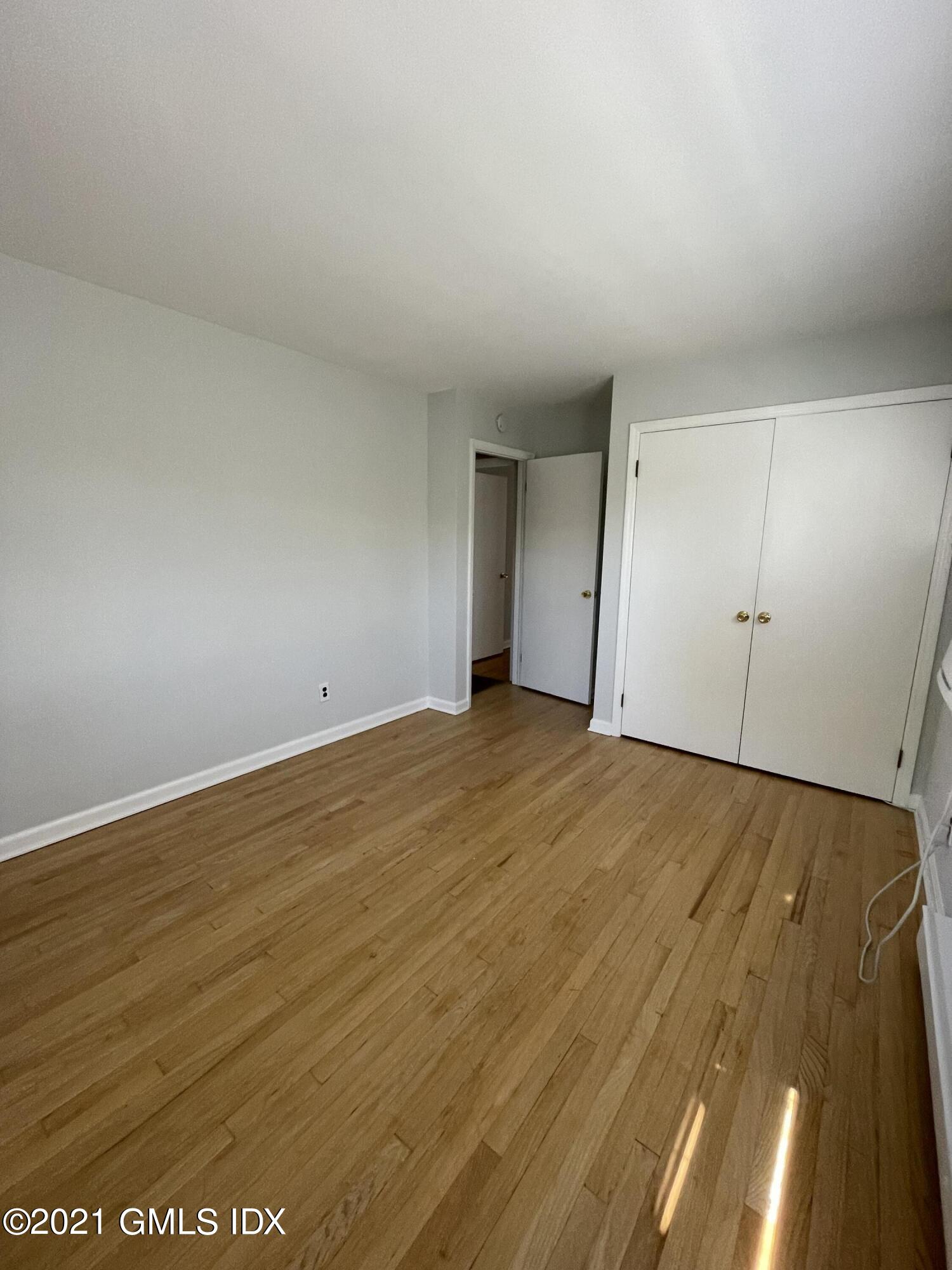 Greenwich, Connecticut 06830, United States, 2 Bedrooms Bedrooms, ,2 BathroomsBathrooms,Residential,Active,127999