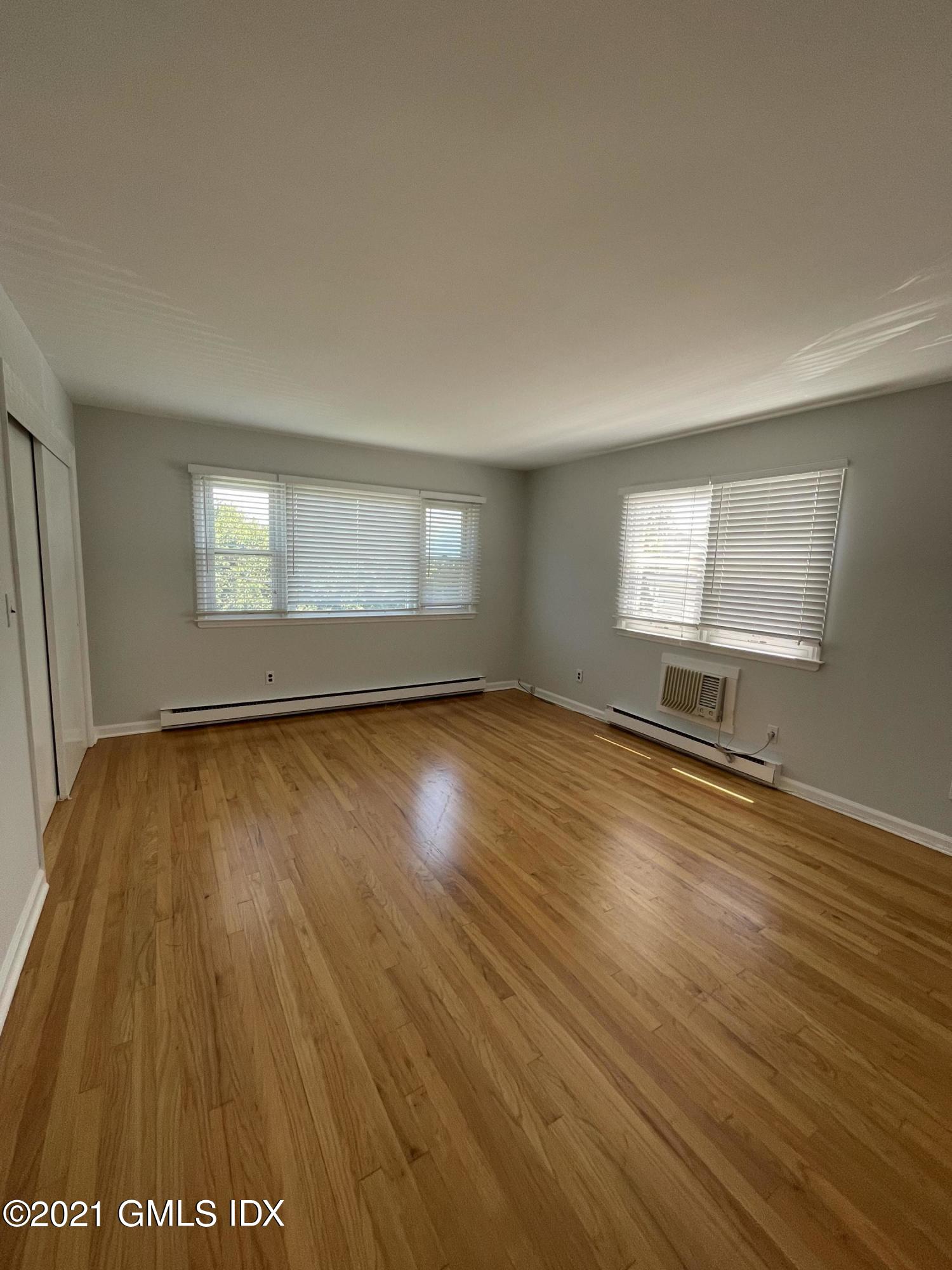 Greenwich, Connecticut 06830, United States, 2 Bedrooms Bedrooms, ,2 BathroomsBathrooms,Residential,Active,127999