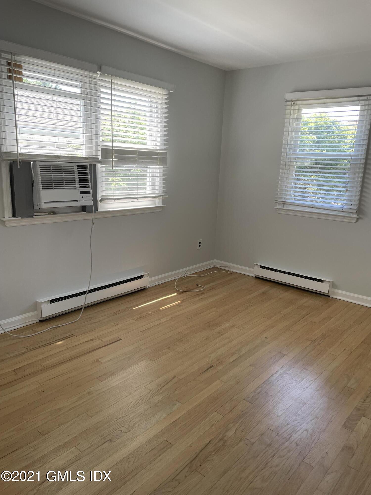 Greenwich, Connecticut 06830, United States, 2 Bedrooms Bedrooms, ,2 BathroomsBathrooms,Residential,Active,127999