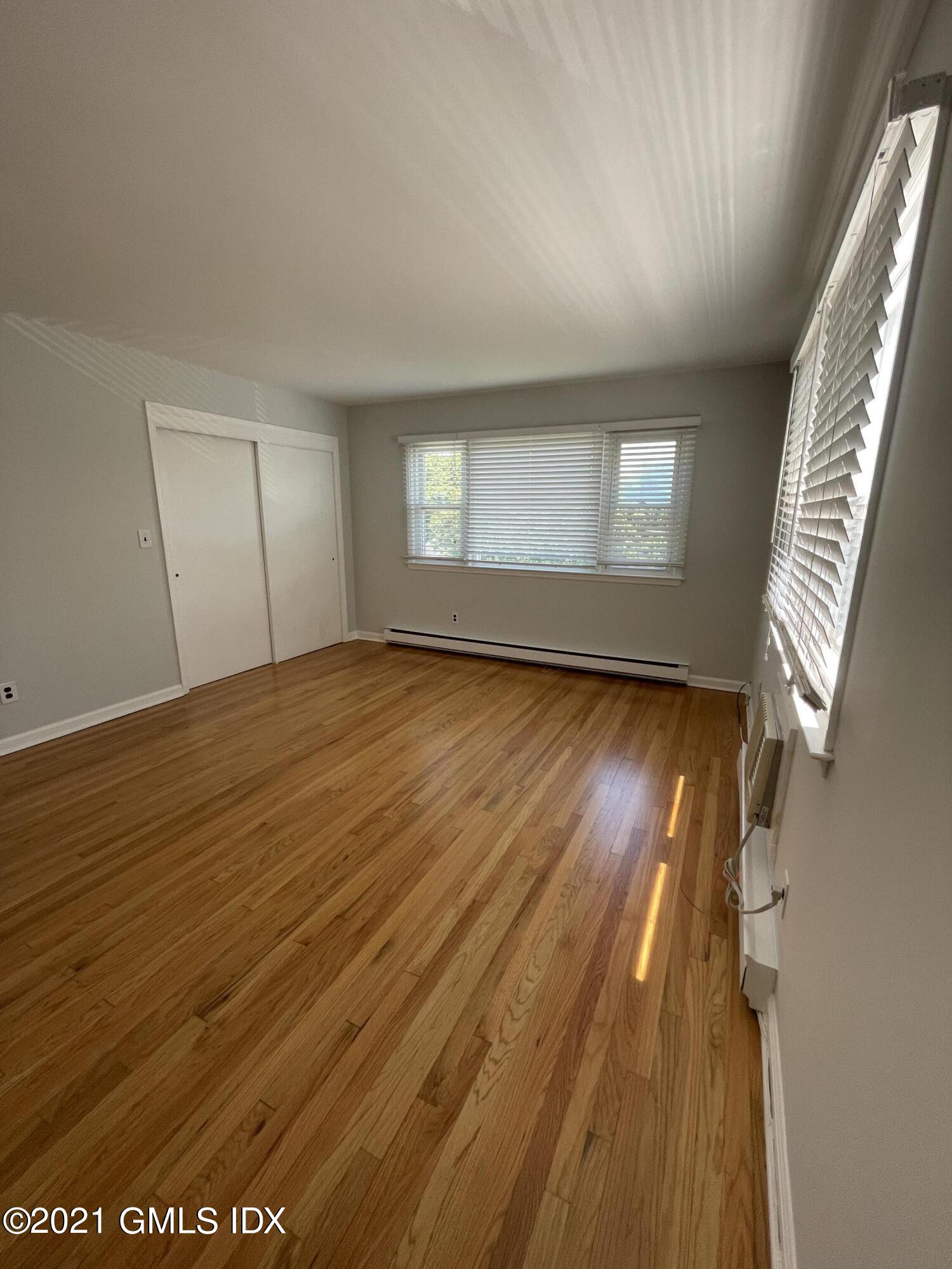 Greenwich, Connecticut 06830, United States, 2 Bedrooms Bedrooms, ,2 BathroomsBathrooms,Residential,Active,127999