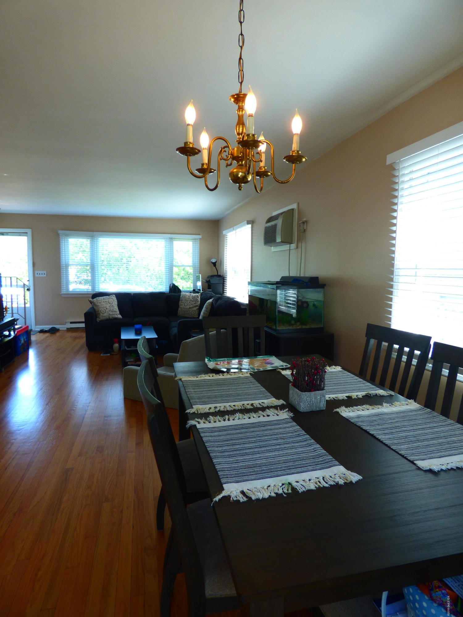 Greenwich, Connecticut 06830, United States, 2 Bedrooms Bedrooms, ,2 BathroomsBathrooms,Residential,Active,127999