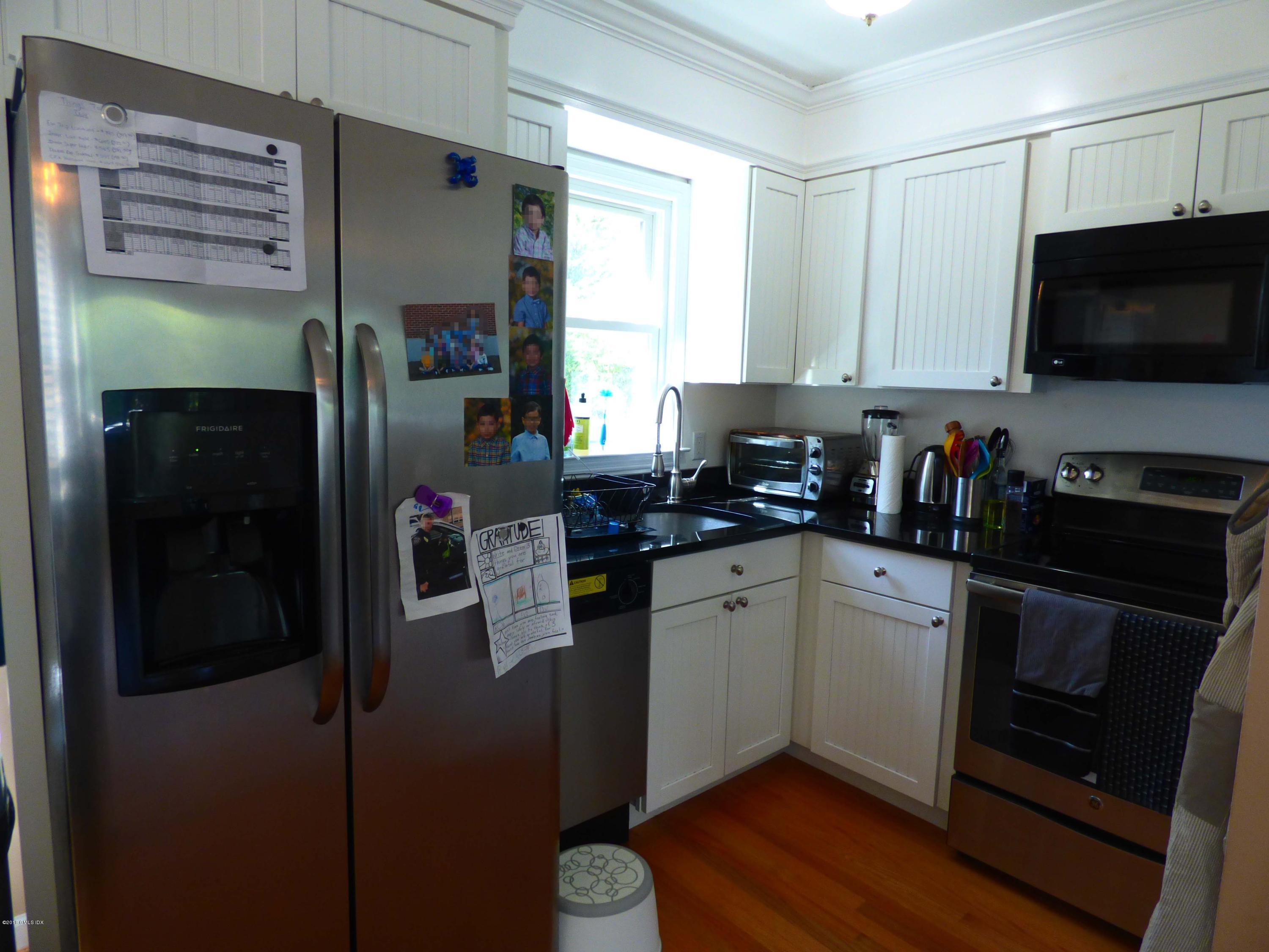 Greenwich, Connecticut 06830, United States, 2 Bedrooms Bedrooms, ,2 BathroomsBathrooms,Residential,Active,127999