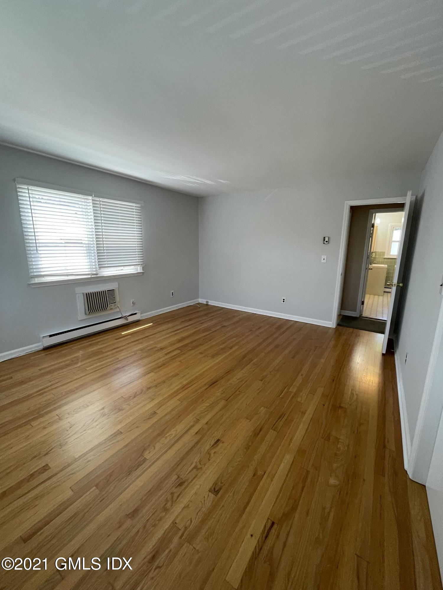 Greenwich, Connecticut 06830, United States, 2 Bedrooms Bedrooms, ,2 BathroomsBathrooms,Residential,Active,127999