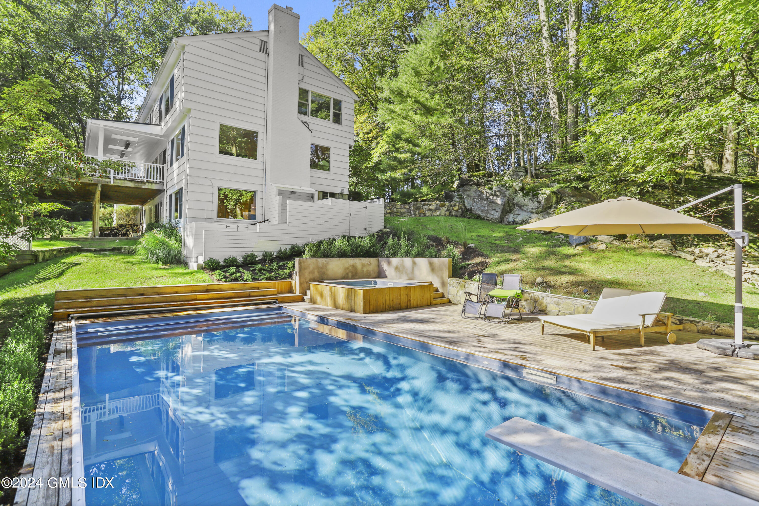 Property for Sale at 979 Lake Avenue, Greenwich, Connecticut - Bedrooms: 5 
Bathrooms: 5  - $2,685,000