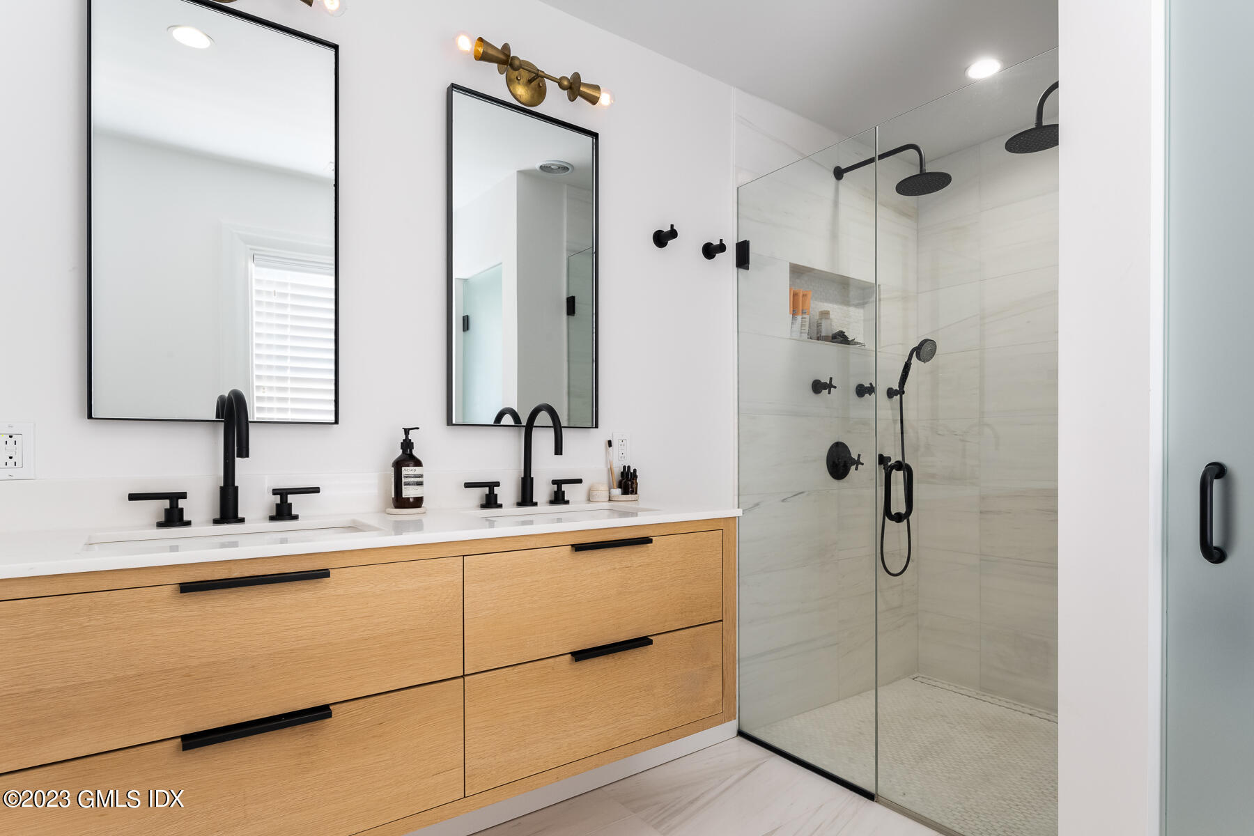 Old Greenwich, Connecticut 06870, United States, 5 Bedrooms Bedrooms, ,3 BathroomsBathrooms,Residential,Active,120652