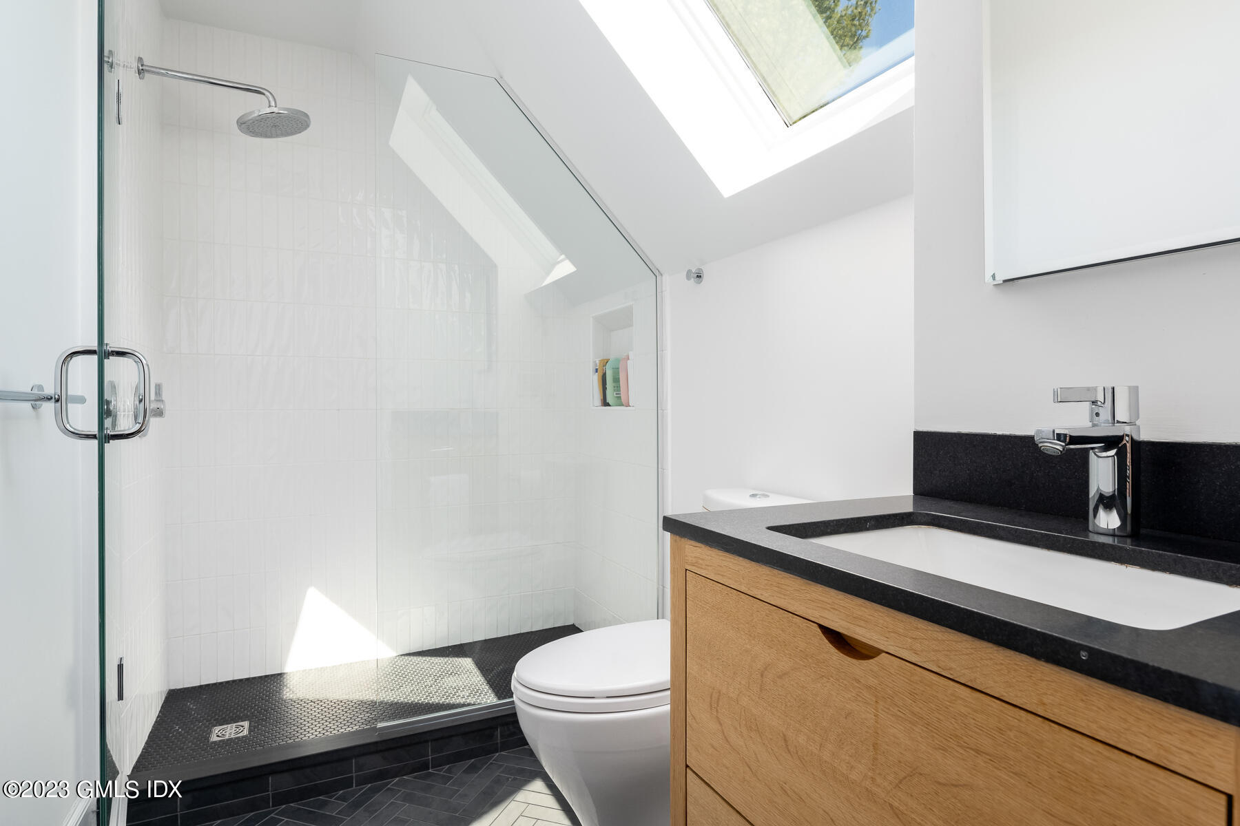 Old Greenwich, Connecticut 06870, United States, 5 Bedrooms Bedrooms, ,3 BathroomsBathrooms,Residential,Active,120652