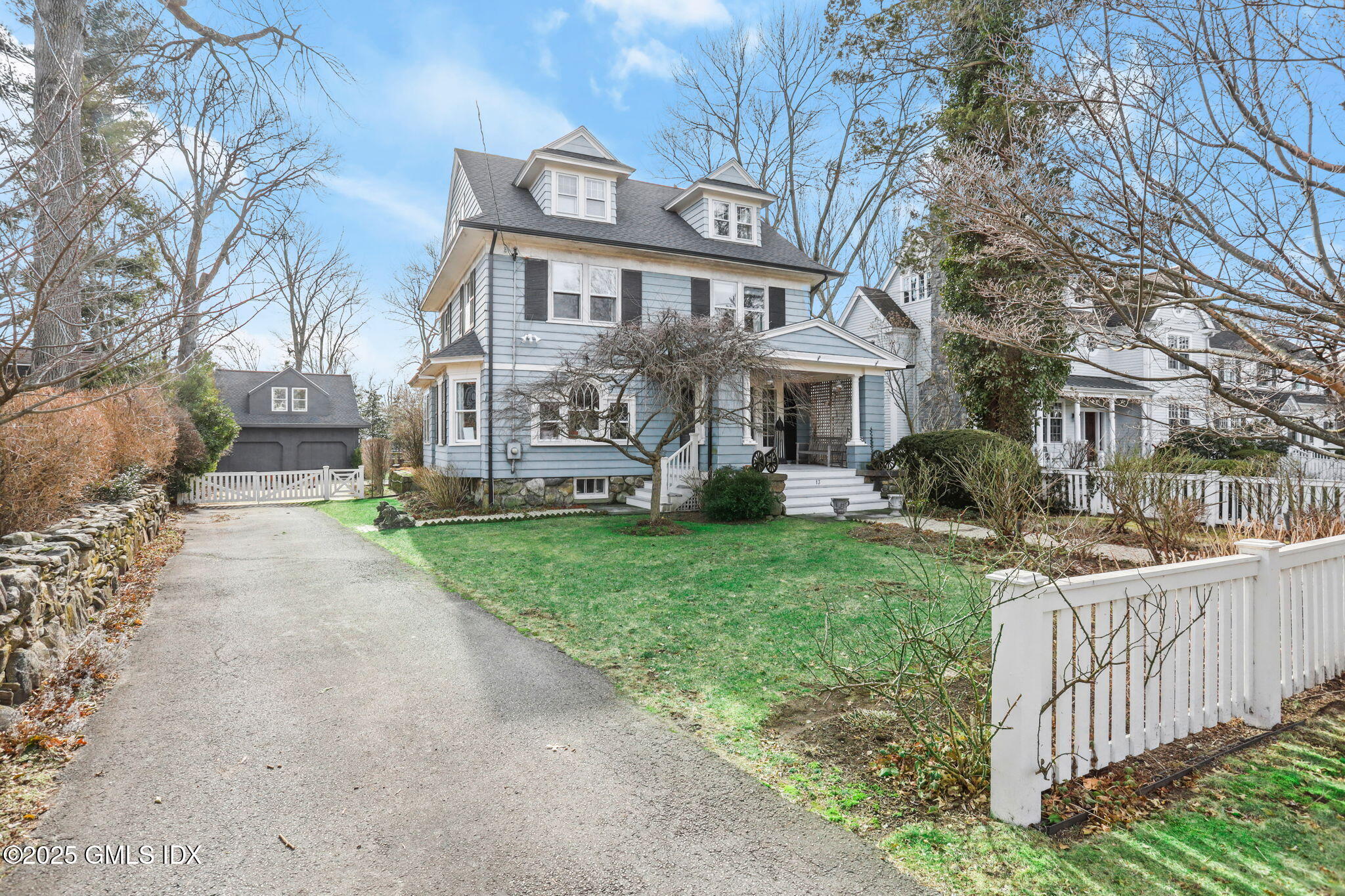 13 Lockwood Avenue, Old Greenwich, Connecticut - 6 Bedrooms  
4 Bathrooms - 