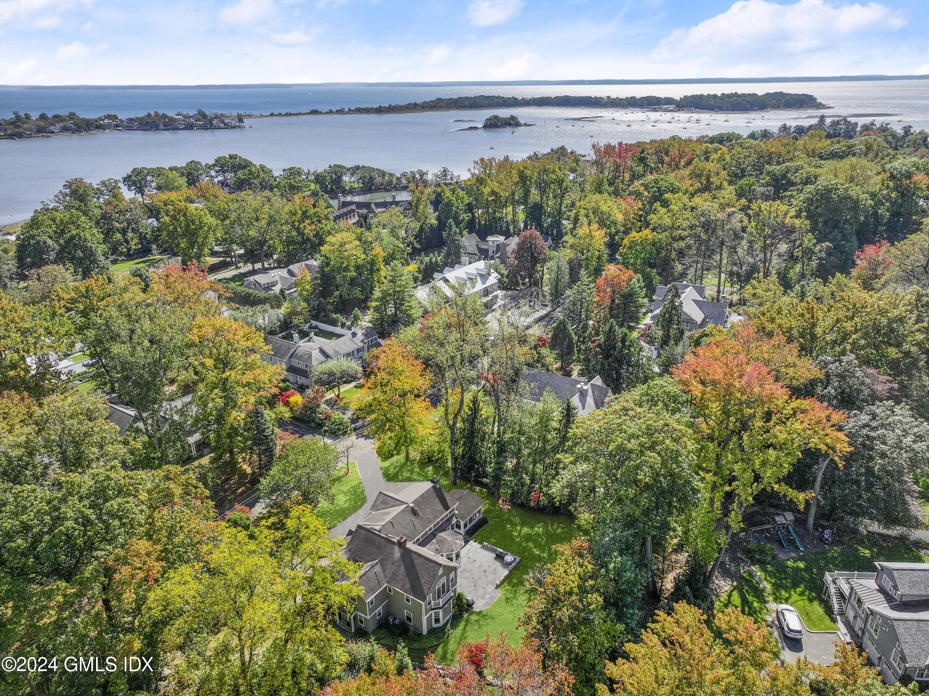 Property for Sale at 29 Grossett Road, Riverside, Connecticut - Bedrooms: 5 
Bathrooms: 5.5  - $4,195,000