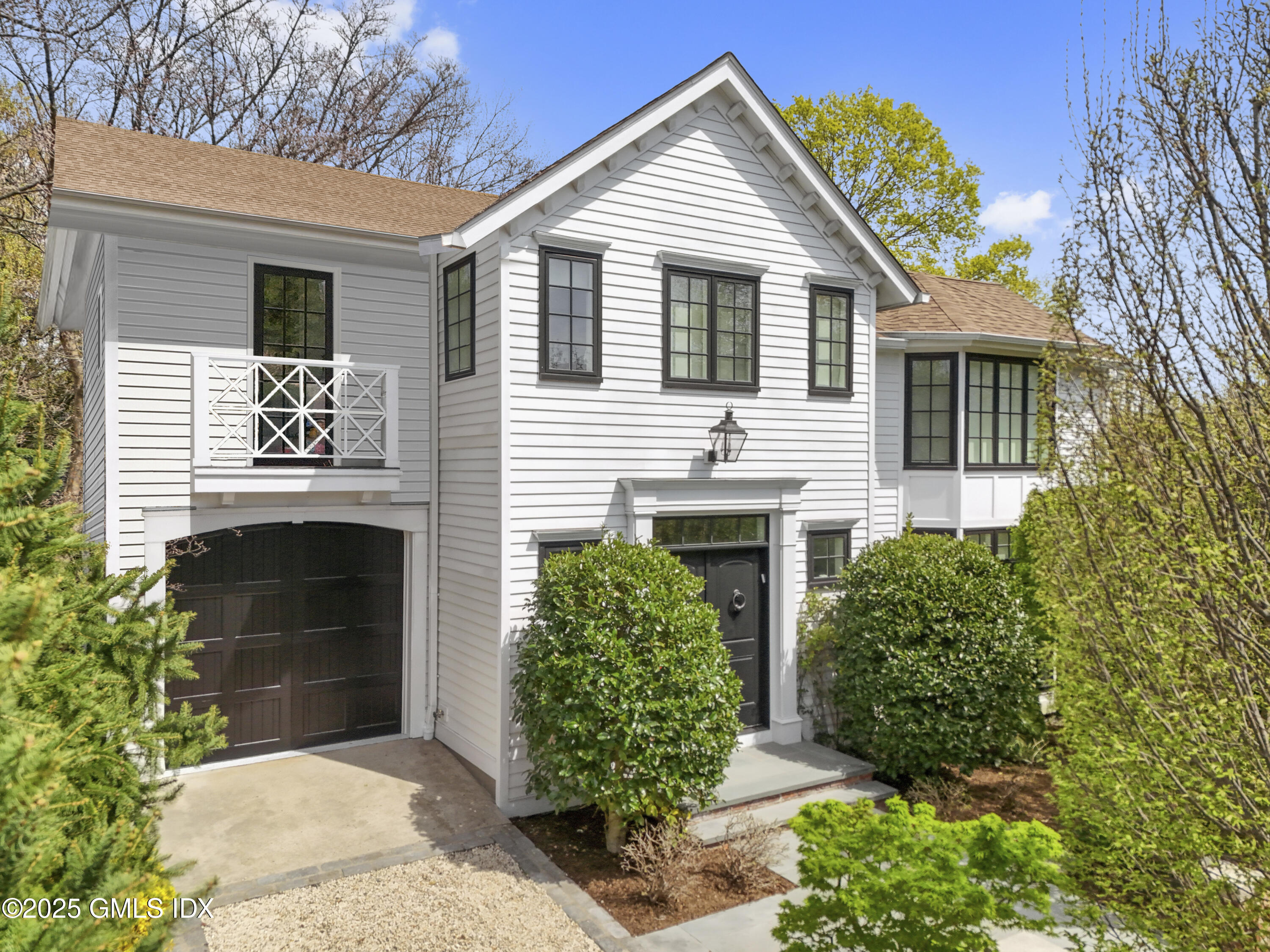 2 Prescott Lane, Greenwich, Connecticut - 3 Bedrooms  
5 Bathrooms - 