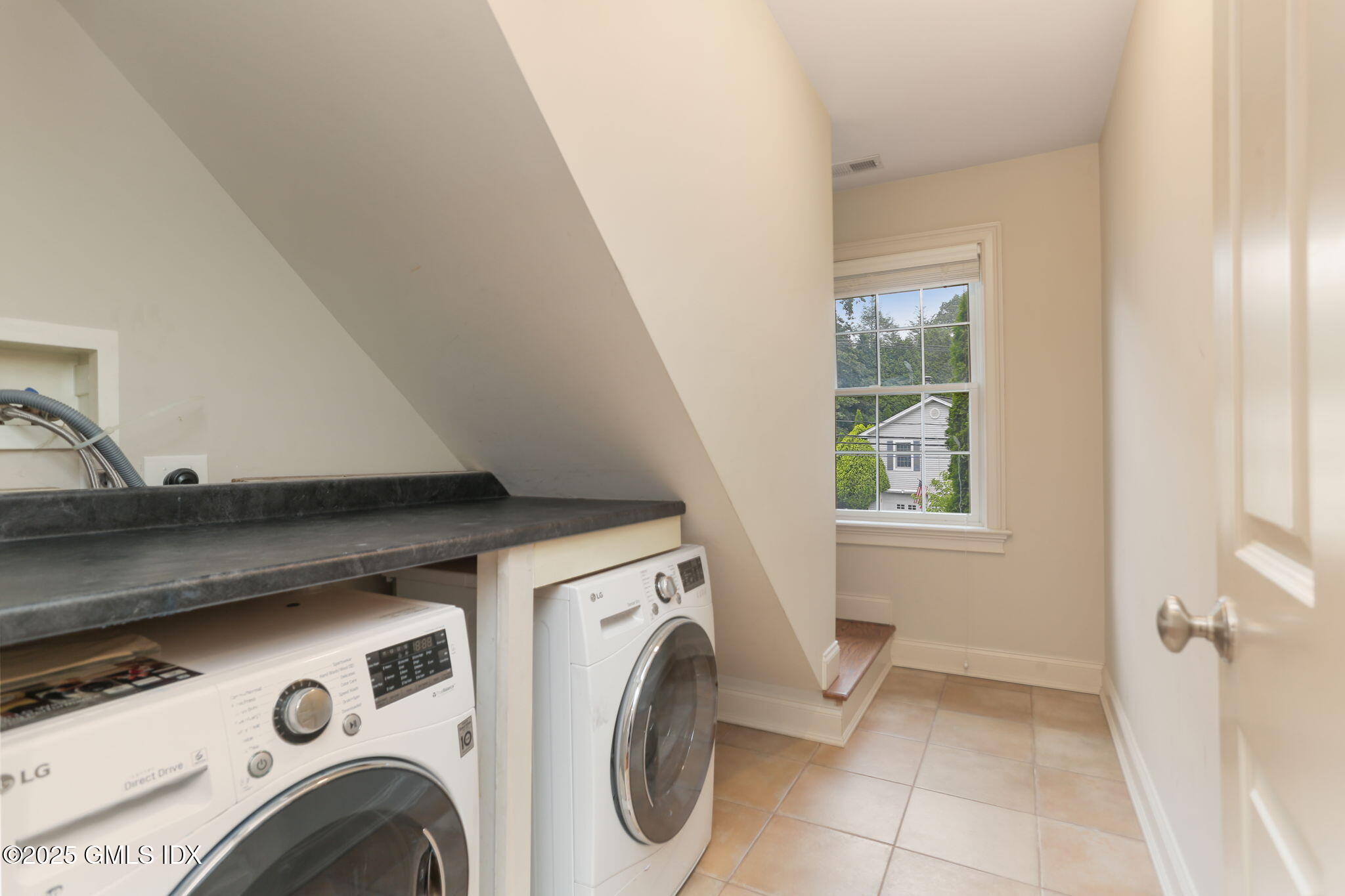 Old Greenwich, Connecticut 06870, United States, 4 Bedrooms Bedrooms, ,5 BathroomsBathrooms,Residential,Active,249015