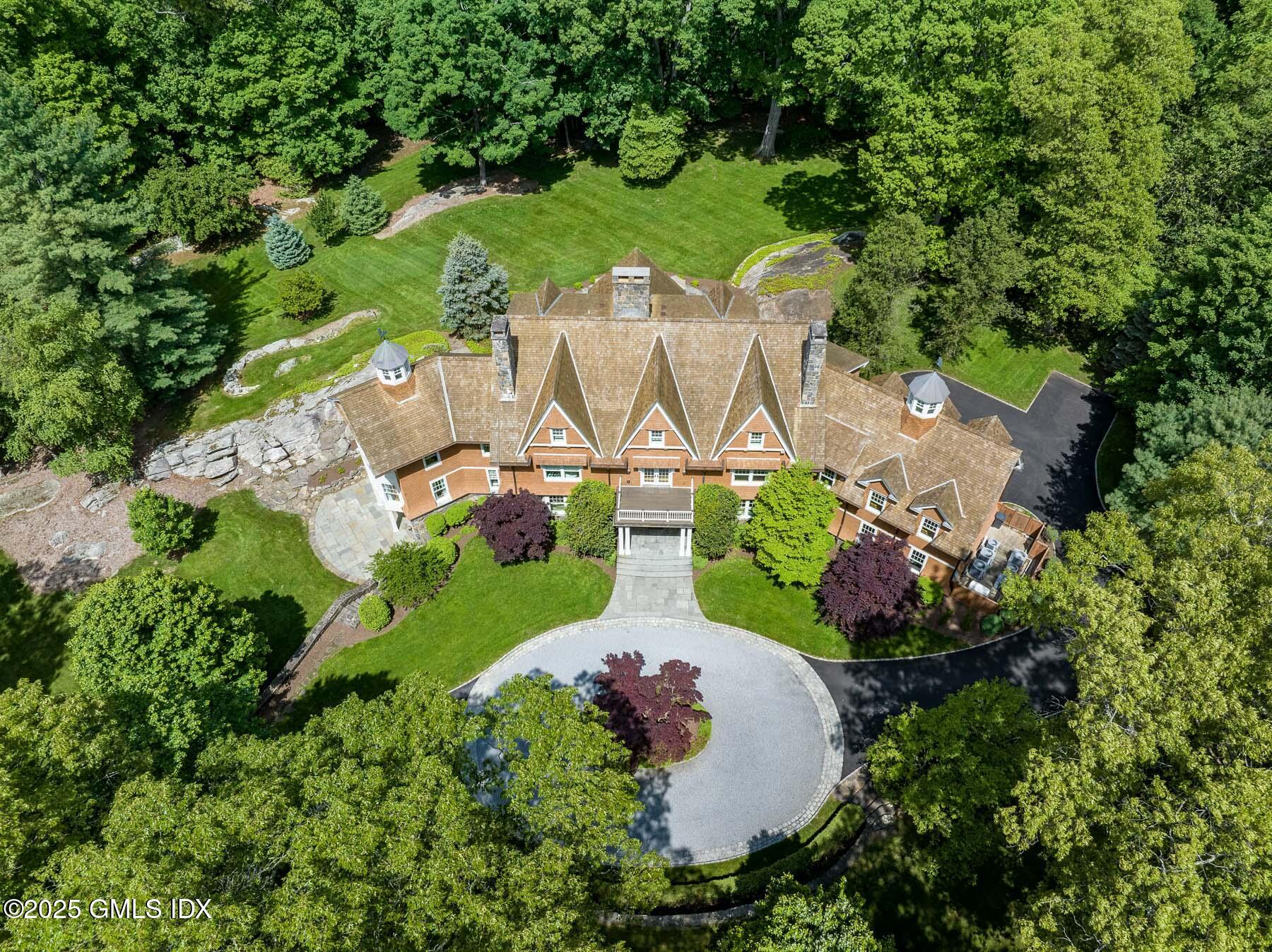 34 Dublin Hill Drive, Greenwich, Connecticut - 5 Bedrooms  
8.5 Bathrooms - 