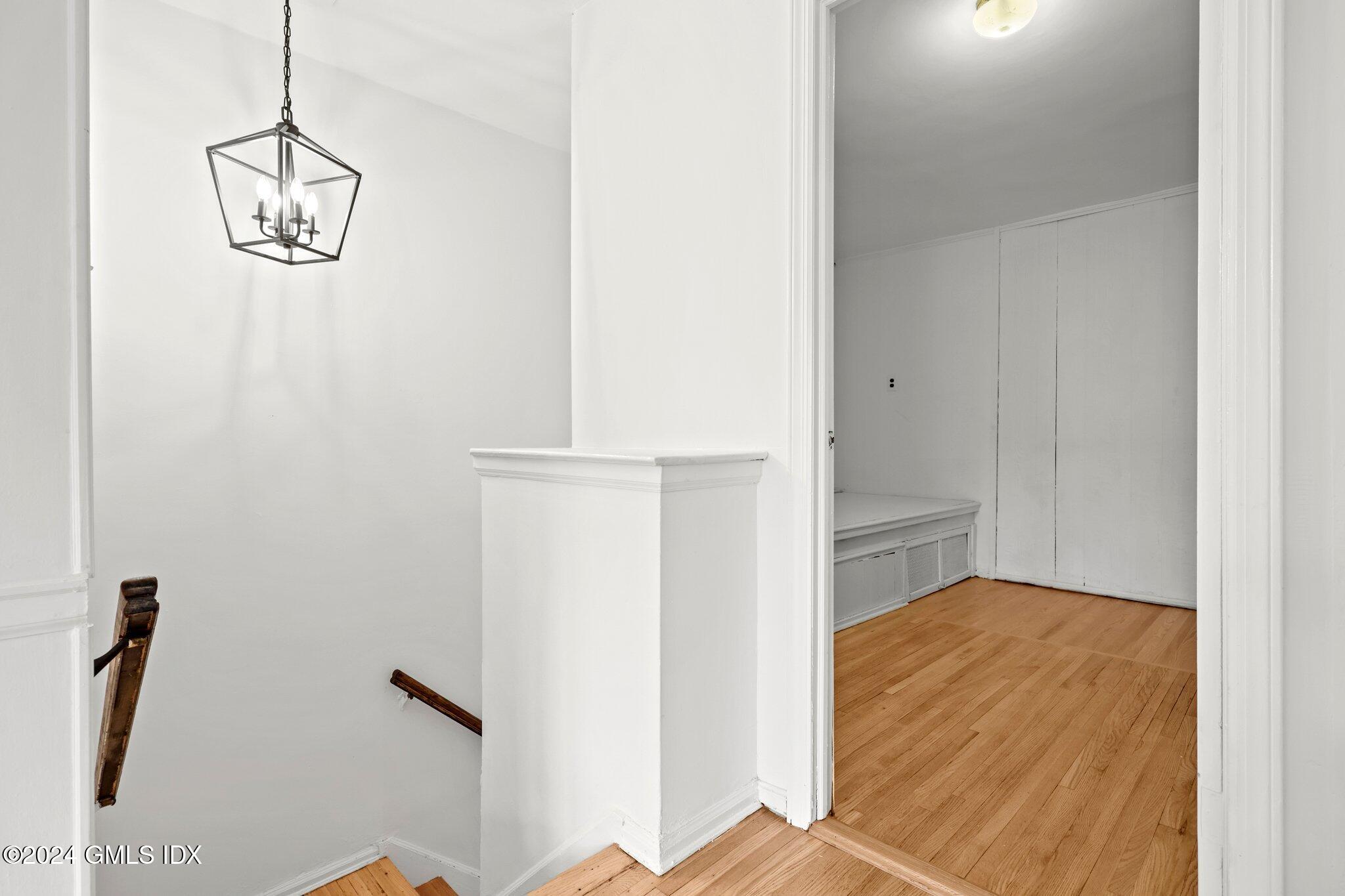 Greenwich, Connecticut 06830, United States, 2 Bedrooms Bedrooms, ,1 BathroomBathrooms,Residential,Pending,39106