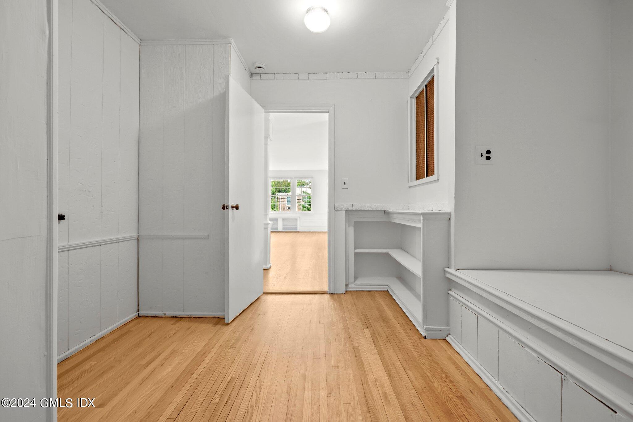 Greenwich, Connecticut 06830, United States, 2 Bedrooms Bedrooms, ,1 BathroomBathrooms,Residential,Pending,39106