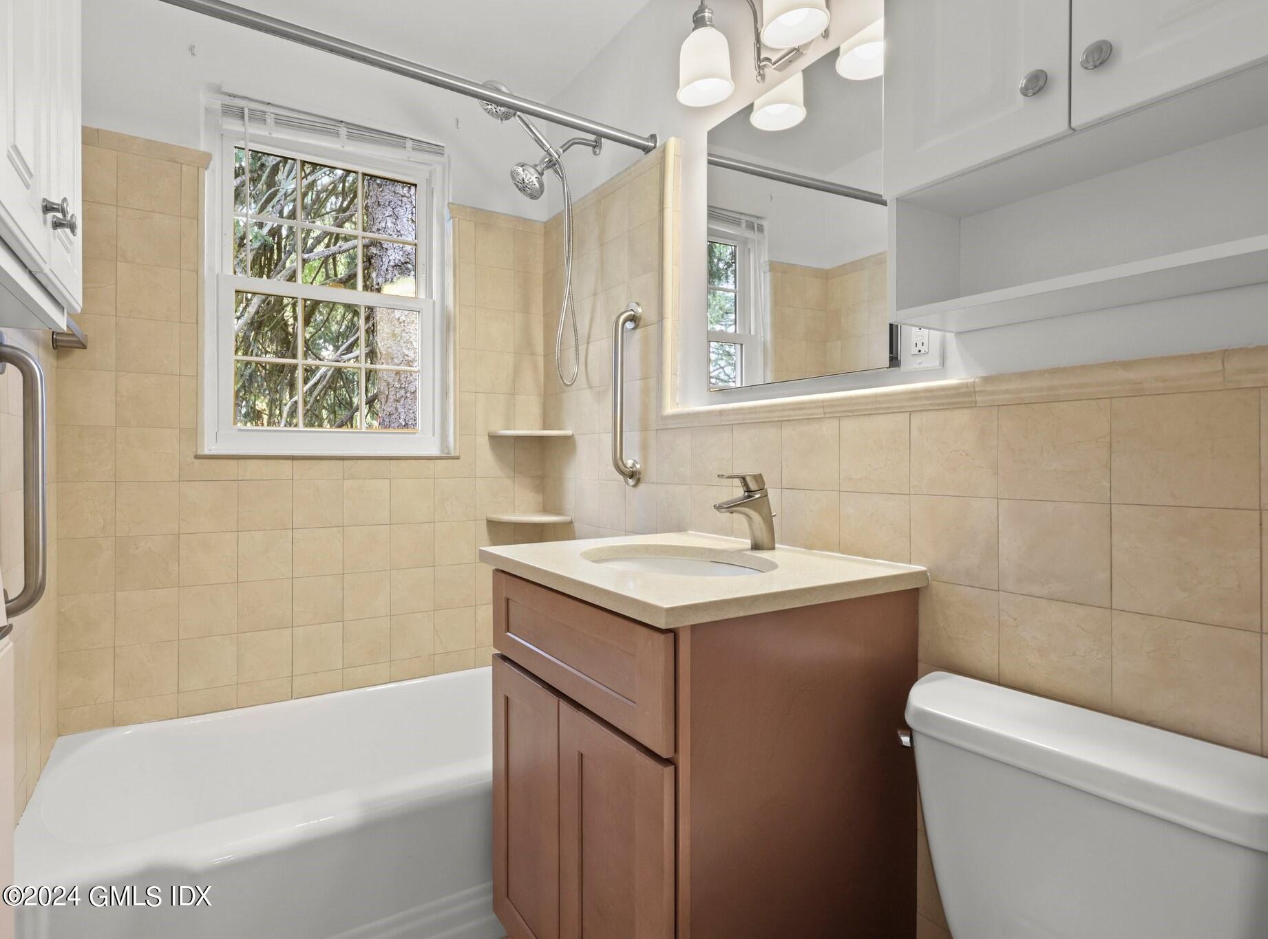 Greenwich, Connecticut 06830, United States, 2 Bedrooms Bedrooms, ,1 BathroomBathrooms,Residential,Pending,39106