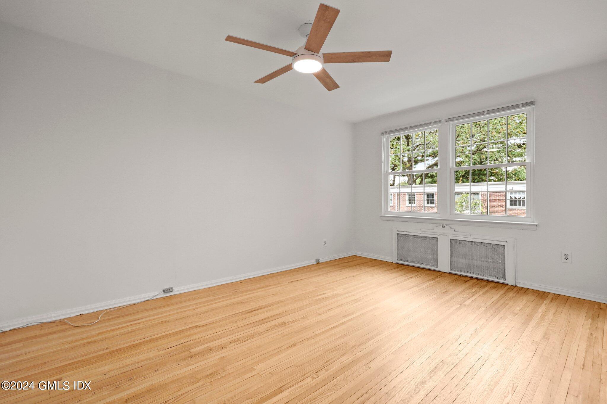 Greenwich, Connecticut 06830, United States, 2 Bedrooms Bedrooms, ,1 BathroomBathrooms,Residential,Pending,39106