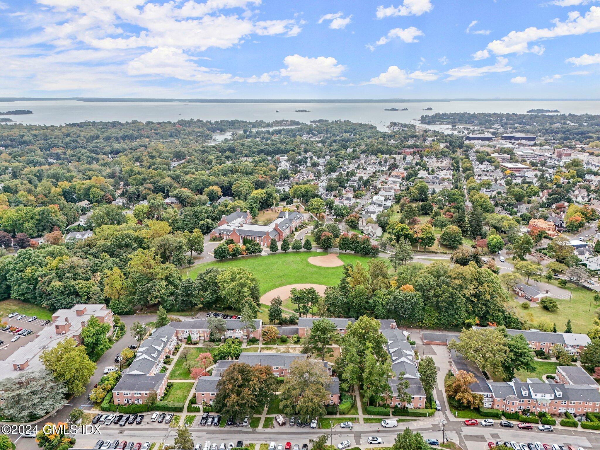 Greenwich, Connecticut 06830, United States, 2 Bedrooms Bedrooms, ,1 BathroomBathrooms,Residential,Pending,39106