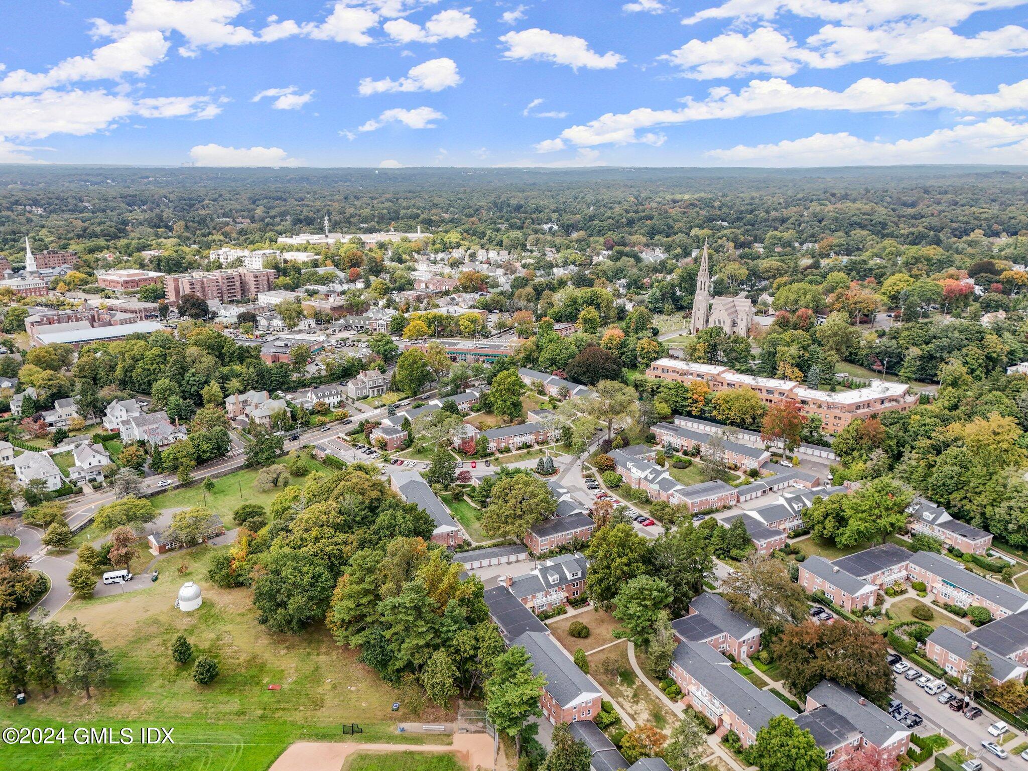 Greenwich, Connecticut 06830, United States, 2 Bedrooms Bedrooms, ,1 BathroomBathrooms,Residential,Pending,39106
