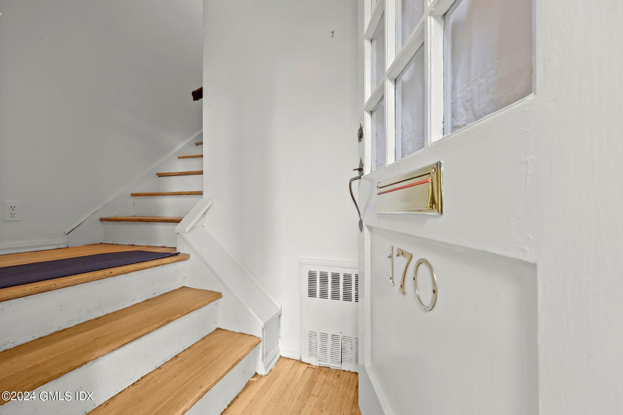 Greenwich, Connecticut 06830, United States, 2 Bedrooms Bedrooms, ,1 BathroomBathrooms,Residential,Pending,39106