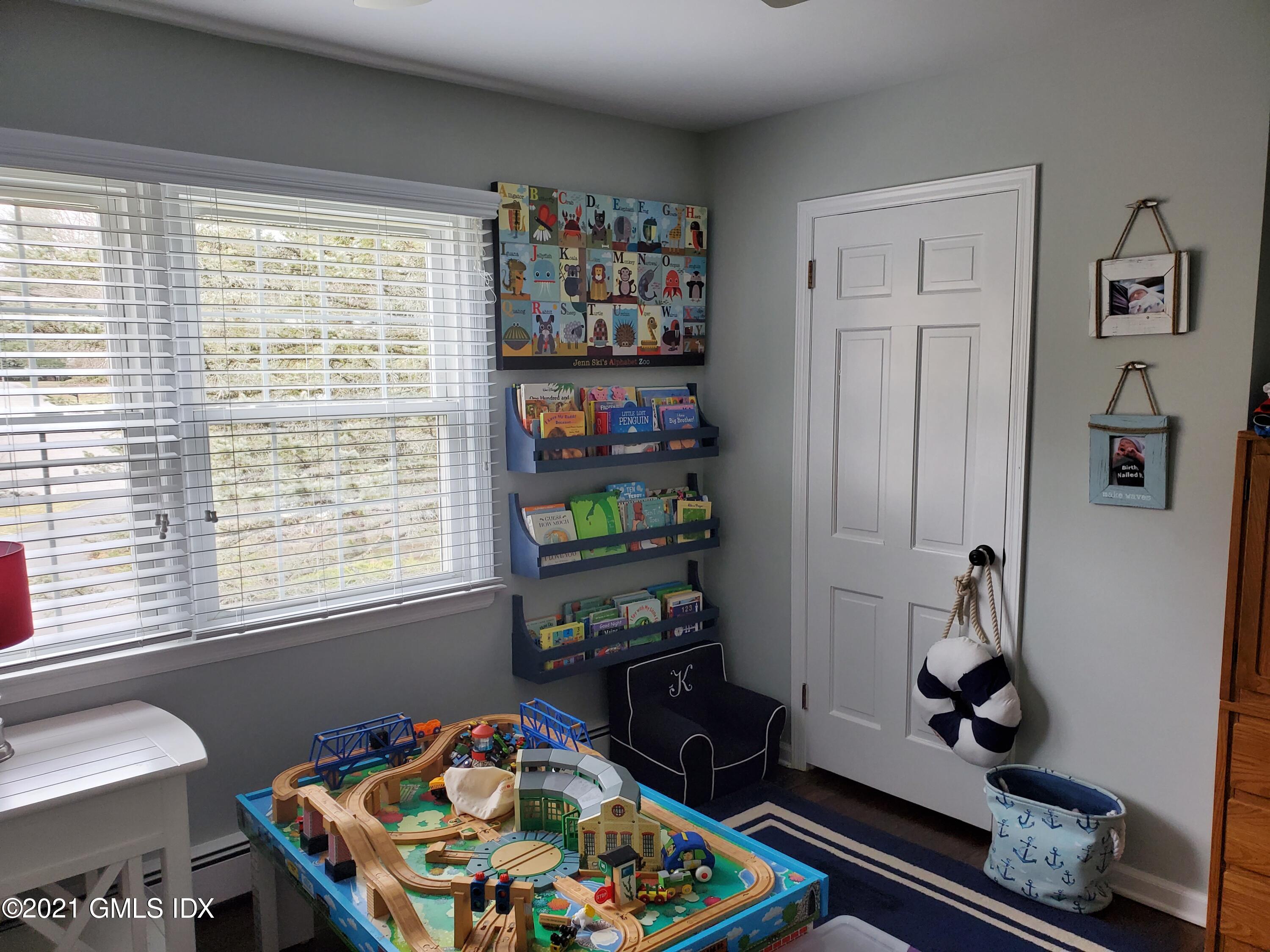 Stamford, Connecticut 06902, United States, 4 Bedrooms Bedrooms, ,3 BathroomsBathrooms,Residential,Active,91661