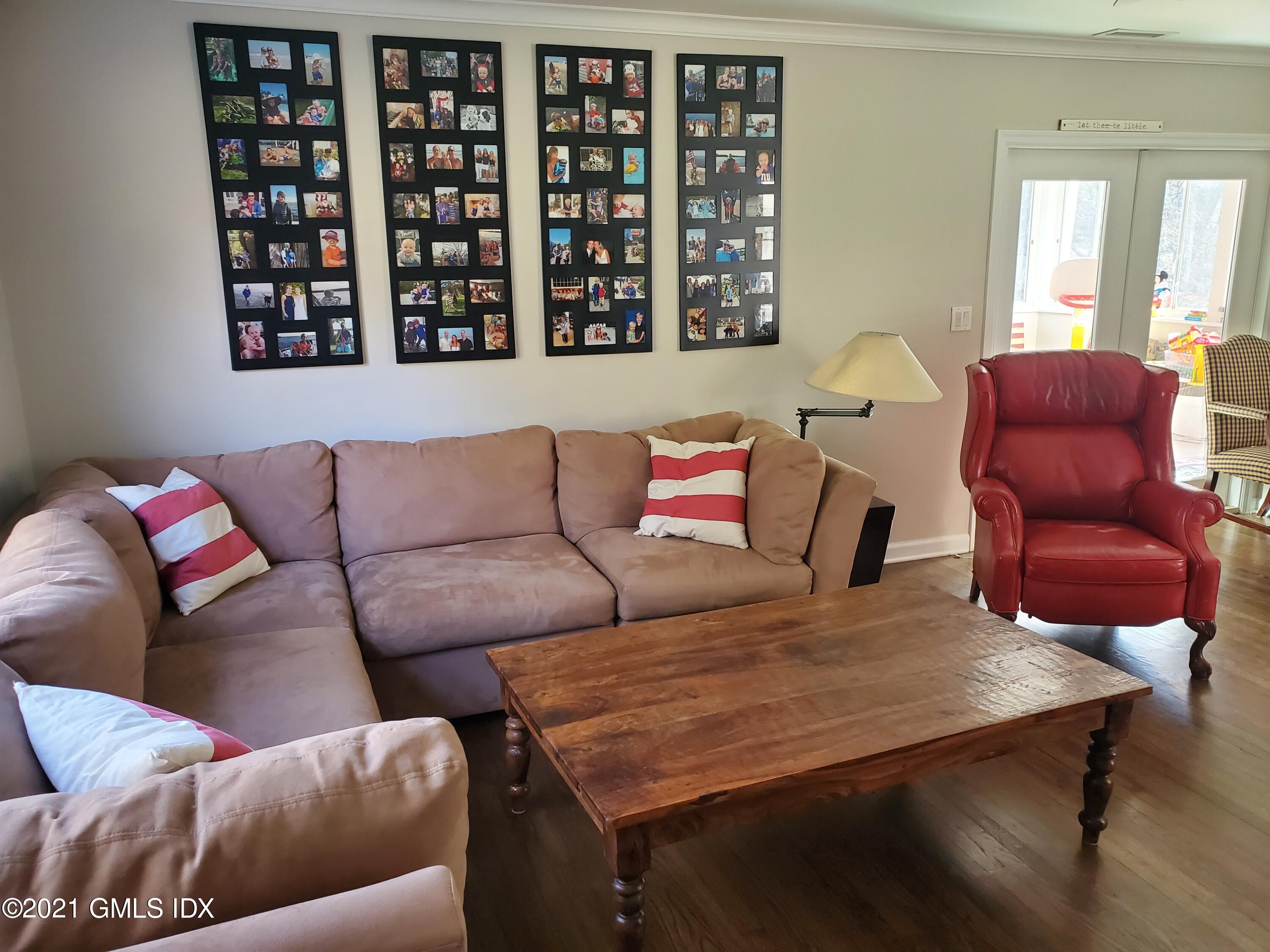 Stamford, Connecticut 06902, United States, 4 Bedrooms Bedrooms, ,3 BathroomsBathrooms,Residential,Active,91661