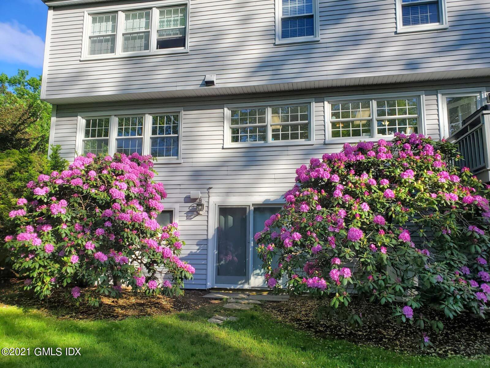 Stamford, Connecticut 06902, United States, 4 Bedrooms Bedrooms, ,3 BathroomsBathrooms,Residential,Active,91661