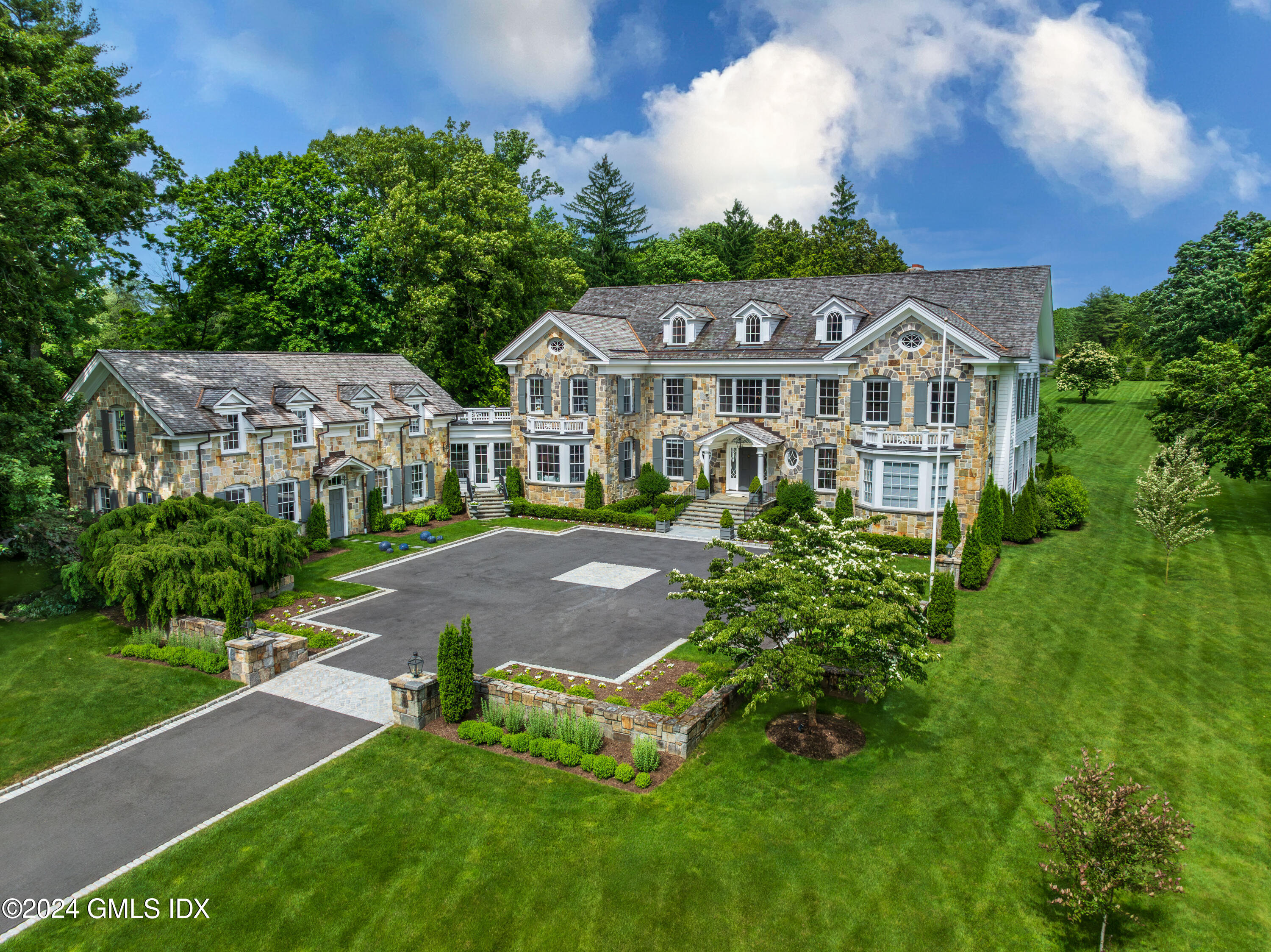 822 North Street, Greenwich, Connecticut - 7 Bedrooms  
9 Bathrooms - 