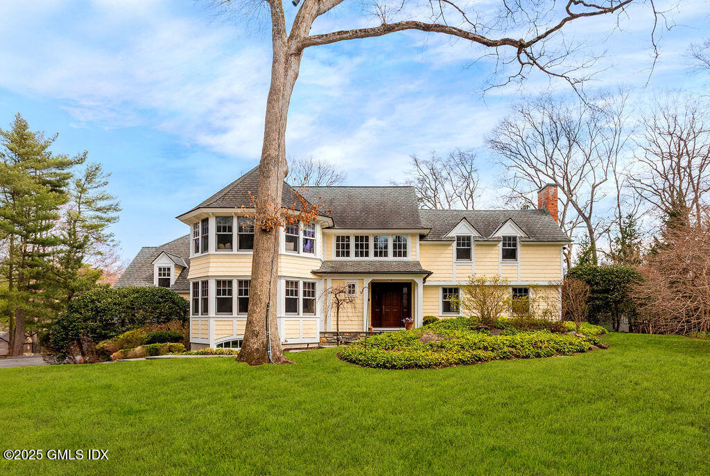 19 Beechcroft Road, Greenwich, Connecticut - 5 Bedrooms  
6.5 Bathrooms - 