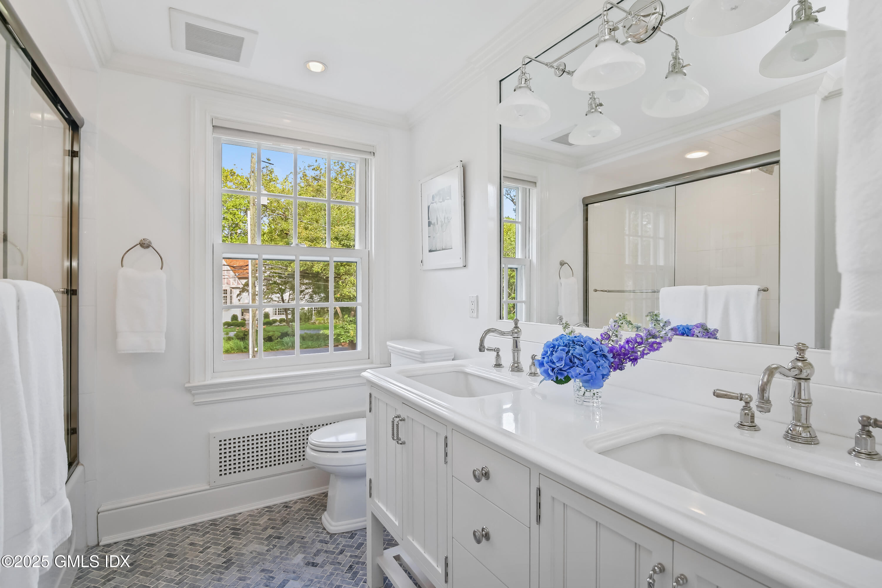 Riverside, Connecticut 06878, United States, 4 Bedrooms Bedrooms, ,3 BathroomsBathrooms,Residential,Coming Soon,202217