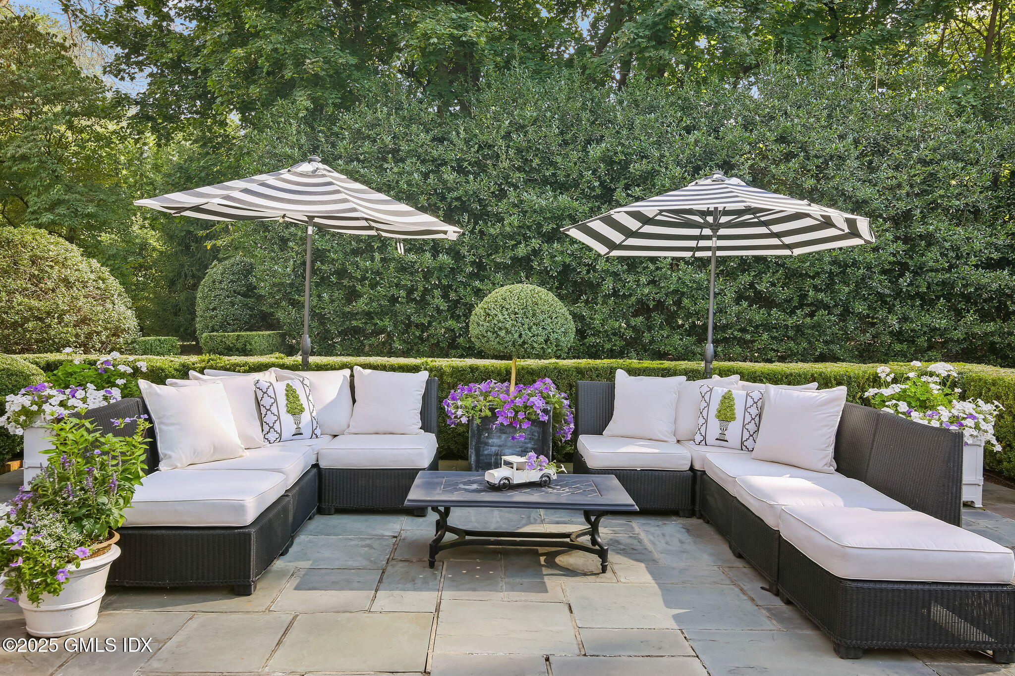 Riverside, Connecticut 06878, United States, 4 Bedrooms Bedrooms, ,3 BathroomsBathrooms,Residential,Coming Soon,202217