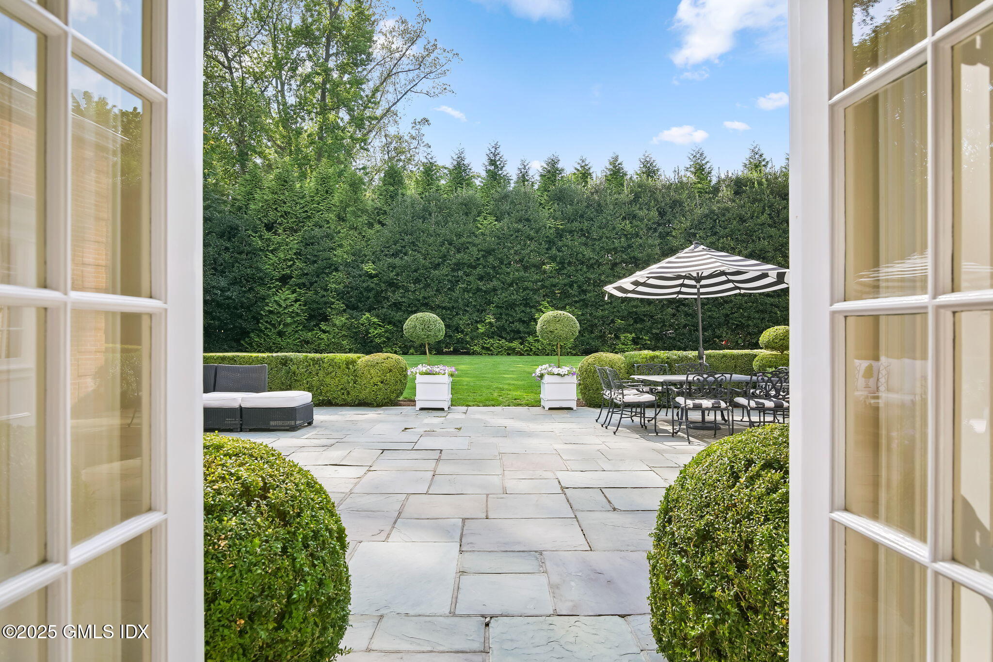 Riverside, Connecticut 06878, United States, 4 Bedrooms Bedrooms, ,3 BathroomsBathrooms,Residential,Coming Soon,202217