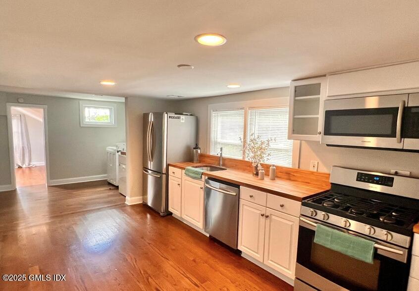 Cos Cob, Connecticut 06807, United States, 3 Bedrooms Bedrooms, ,1 BathroomBathrooms,Residential,Active,123508