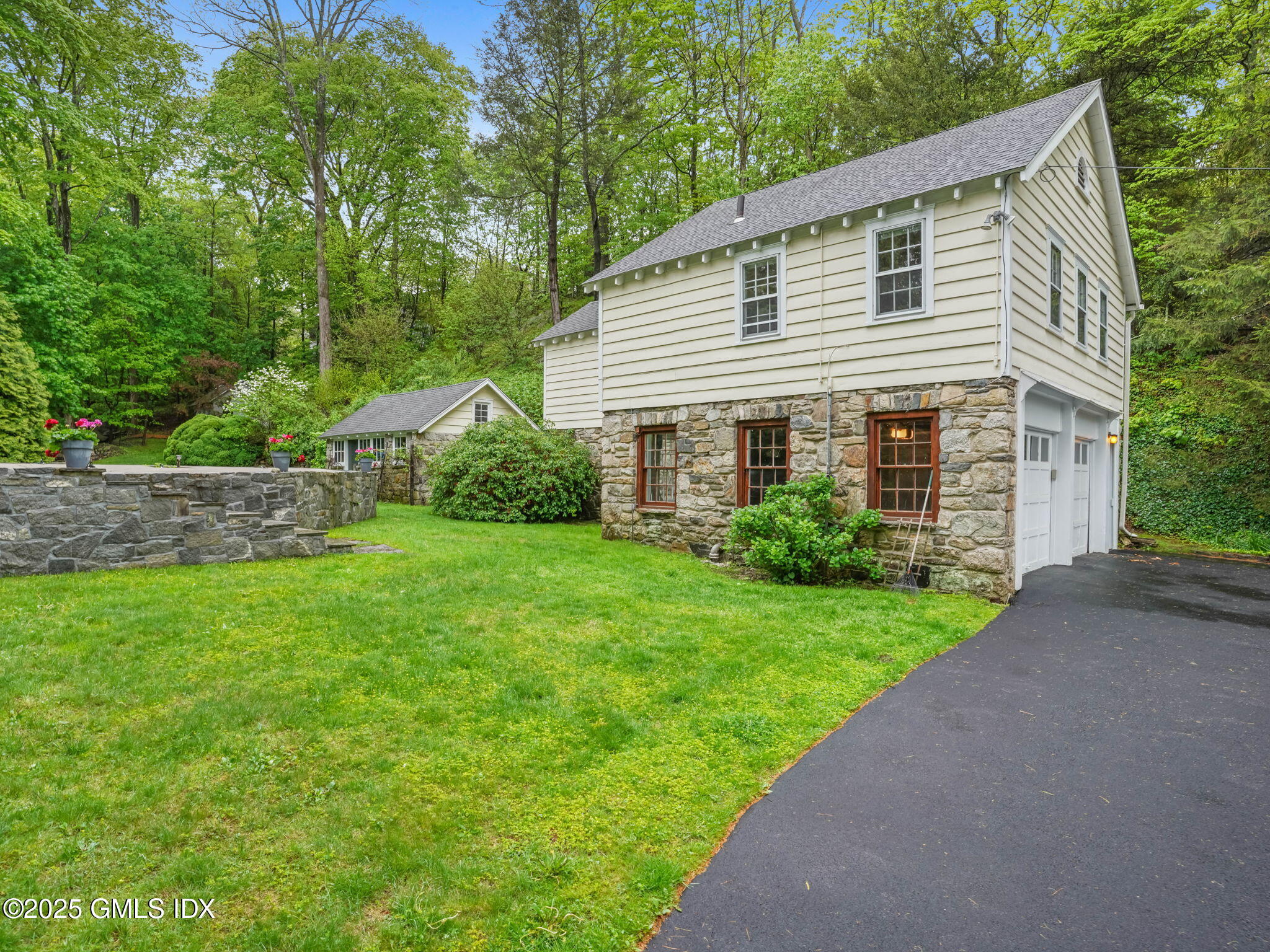 321 Riversville Road, Greenwich, Connecticut - 1 Bedrooms  
1 Bathrooms - 