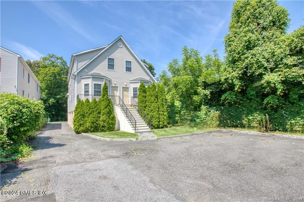 Rental Property at 22 Hollow Wood Lane, Greenwich, Connecticut - Bedrooms: 3 
Bathrooms: 3  - $5,000 MO.