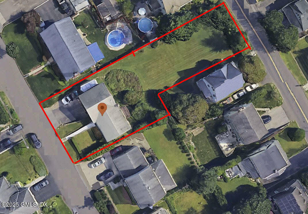 Property for Sale at 41 Nicholas Avenue, Greenwich, Connecticut - Bedrooms: 3 
Bathrooms: 2  - $1,395,000