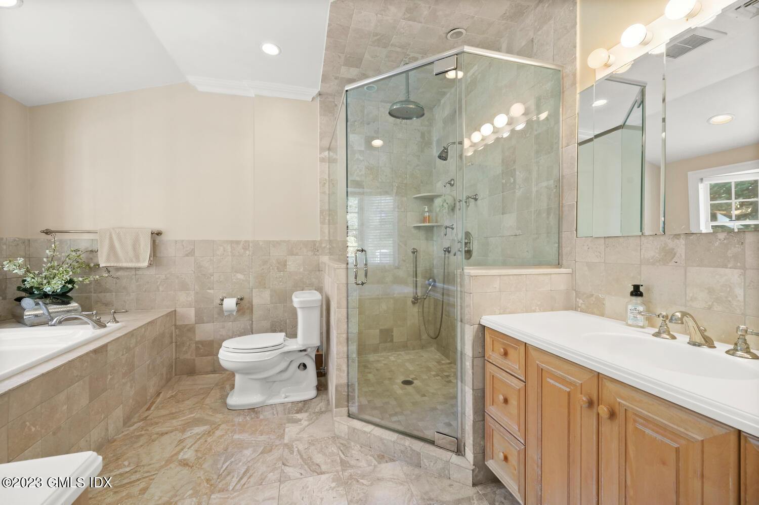 Old Greenwich, Connecticut 06870, United States, 4 Bedrooms Bedrooms, ,3 BathroomsBathrooms,Residential,Active,94365